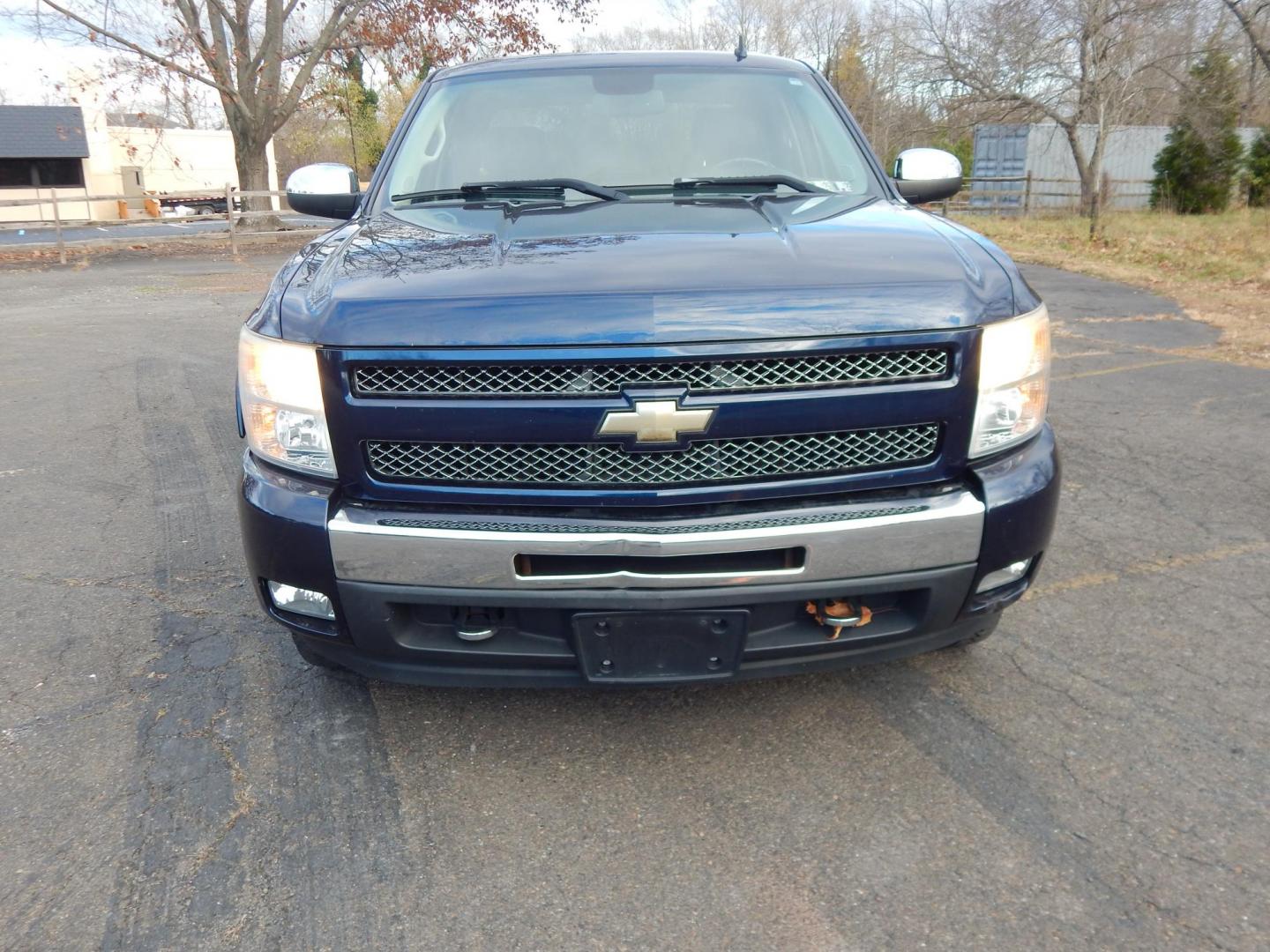2010 Blue /Black Chevrolet Silverado 1500 LT1 Crew Cab 4WD (3GCRKSE31AG) with an 5.3L V8 OHV 16V FFV engine, 4-Speed Automatic transmission, located at 6528 Lower York Road, New Hope, PA, 18938, (215) 862-9555, 40.358707, -74.977882 - Here we have a Chevrolet Silverado 1500 with a 5.3L V8 putting power to the ground via an automatic 4x4 transmission. Options include: black leather, power sliding drivers seat, dual climate controls, AM/FM/CD/AUX radio, tilt steering wheel, automatic headlights, cruise control, power windows/locks/ - Photo#6