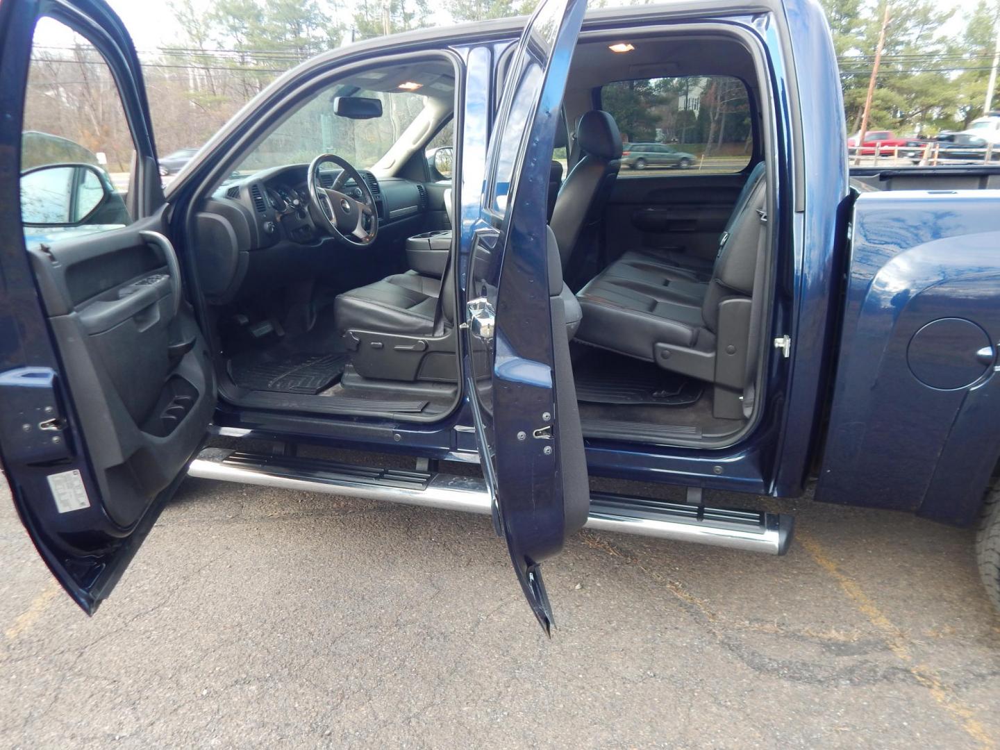 2010 Blue /Black Chevrolet Silverado 1500 LT1 Crew Cab 4WD (3GCRKSE31AG) with an 5.3L V8 OHV 16V FFV engine, 4-Speed Automatic transmission, located at 6528 Lower York Road, New Hope, PA, 18938, (215) 862-9555, 40.358707, -74.977882 - Here we have a Chevrolet Silverado 1500 with a 5.3L V8 putting power to the ground via an automatic 4x4 transmission. Options include: black leather, power sliding drivers seat, dual climate controls, AM/FM/CD/AUX radio, tilt steering wheel, automatic headlights, cruise control, power windows/locks/ - Photo#13