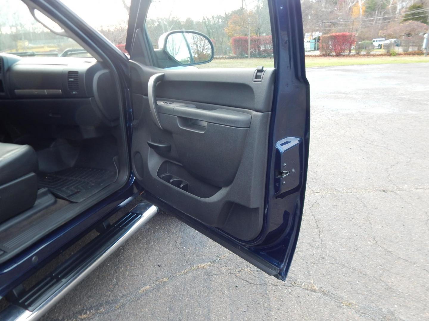 2010 Blue /Black Chevrolet Silverado 1500 LT1 Crew Cab 4WD (3GCRKSE31AG) with an 5.3L V8 OHV 16V FFV engine, 4-Speed Automatic transmission, located at 6528 Lower York Road, New Hope, PA, 18938, (215) 862-9555, 40.358707, -74.977882 - Here we have a Chevrolet Silverado 1500 with a 5.3L V8 putting power to the ground via an automatic 4x4 transmission. Options include: black leather, power sliding drivers seat, dual climate controls, AM/FM/CD/AUX radio, tilt steering wheel, automatic headlights, cruise control, power windows/locks/ - Photo#14