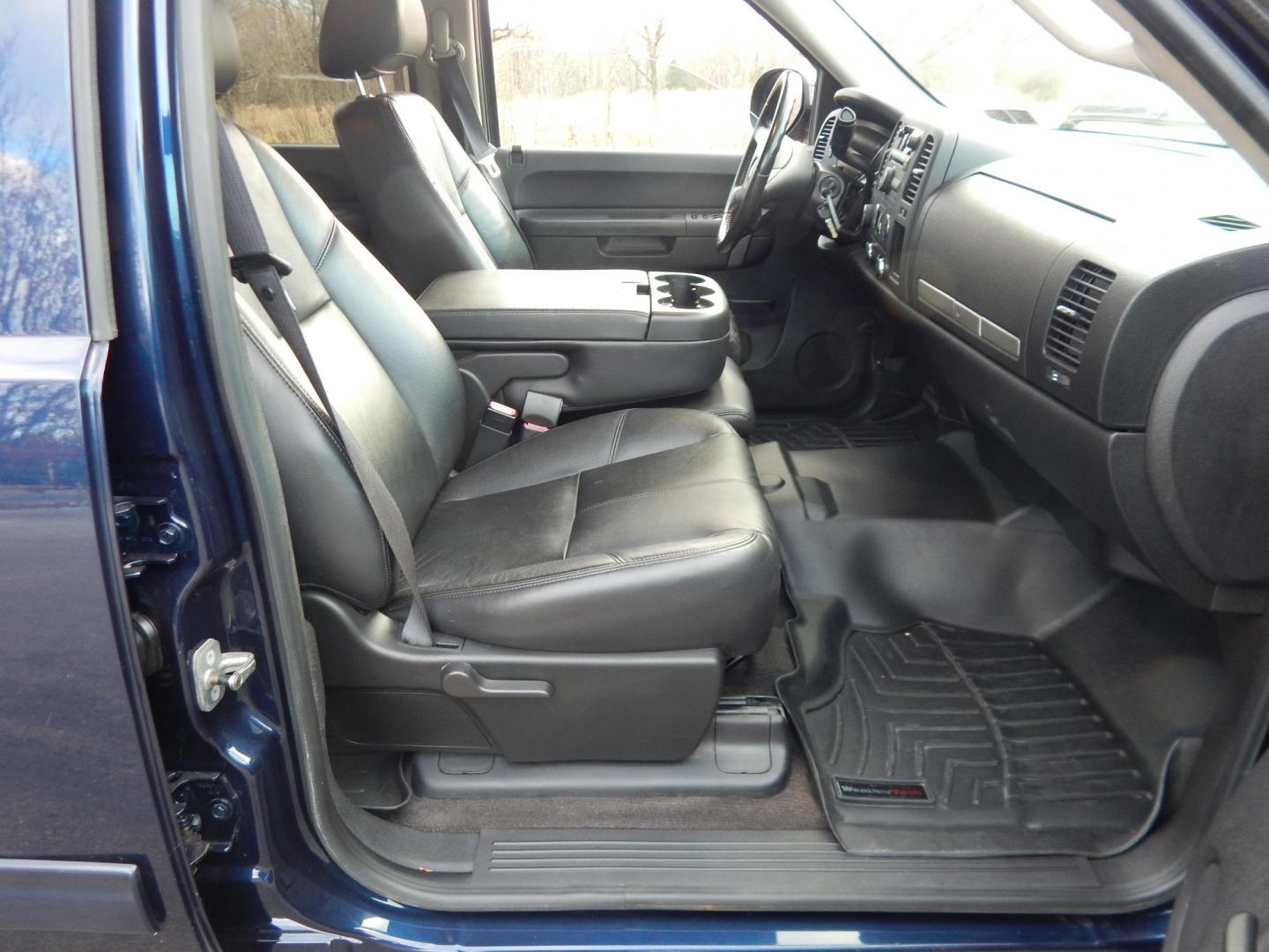 2010 Blue /Black Chevrolet Silverado 1500 LT1 Crew Cab 4WD (3GCRKSE31AG) with an 5.3L V8 OHV 16V FFV engine, 4-Speed Automatic transmission, located at 6528 Lower York Road, New Hope, PA, 18938, (215) 862-9555, 40.358707, -74.977882 - Here we have a Chevrolet Silverado 1500 with a 5.3L V8 putting power to the ground via an automatic 4x4 transmission. Options include: black leather, power sliding drivers seat, dual climate controls, AM/FM/CD/AUX radio, tilt steering wheel, automatic headlights, cruise control, power windows/locks/ - Photo#15