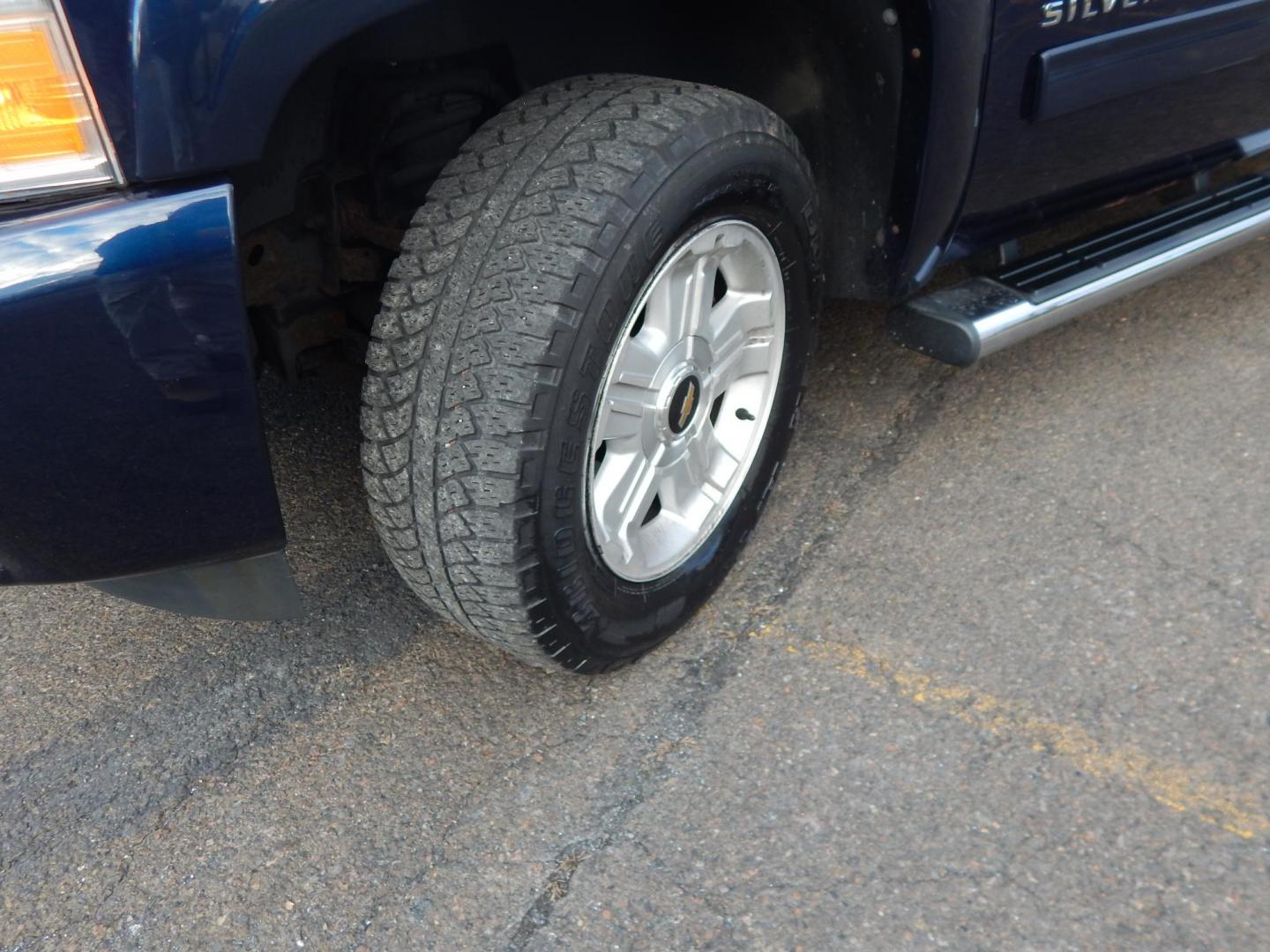 2010 Blue /Black Chevrolet Silverado 1500 LT1 Crew Cab 4WD (3GCRKSE31AG) with an 5.3L V8 OHV 16V FFV engine, 4-Speed Automatic transmission, located at 6528 Lower York Road, New Hope, PA, 18938, (215) 862-9555, 40.358707, -74.977882 - Here we have a Chevrolet Silverado 1500 with a 5.3L V8 putting power to the ground via an automatic 4x4 transmission. Options include: black leather, power sliding drivers seat, dual climate controls, AM/FM/CD/AUX radio, tilt steering wheel, automatic headlights, cruise control, power windows/locks/ - Photo#24