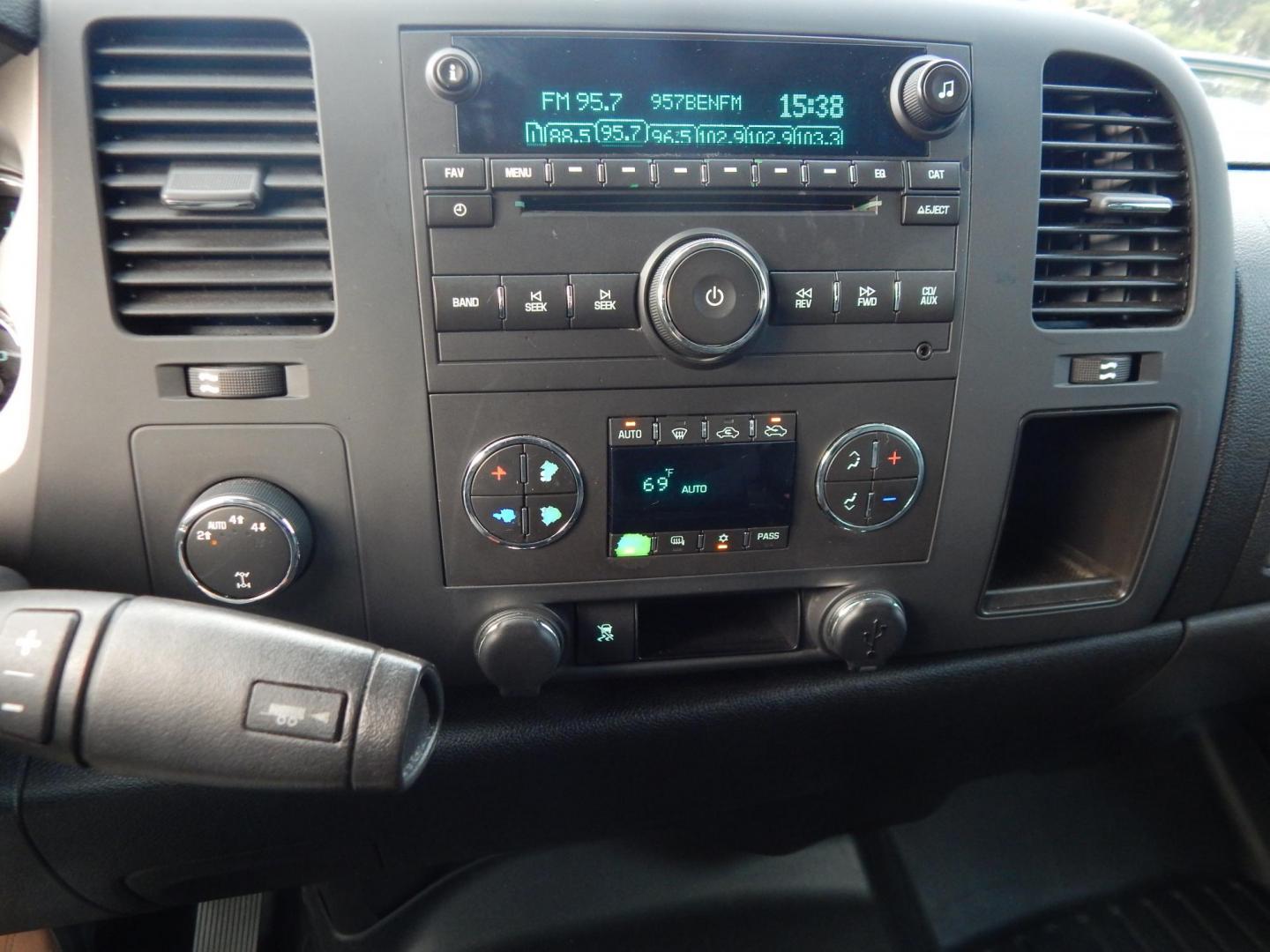 2010 Blue /Black Chevrolet Silverado 1500 LT1 Crew Cab 4WD (3GCRKSE31AG) with an 5.3L V8 OHV 16V FFV engine, 4-Speed Automatic transmission, located at 6528 Lower York Road, New Hope, PA, 18938, (215) 862-9555, 40.358707, -74.977882 - Here we have a Chevrolet Silverado 1500 with a 5.3L V8 putting power to the ground via an automatic 4x4 transmission. Options include: black leather, power sliding drivers seat, dual climate controls, AM/FM/CD/AUX radio, tilt steering wheel, automatic headlights, cruise control, power windows/locks/ - Photo#20