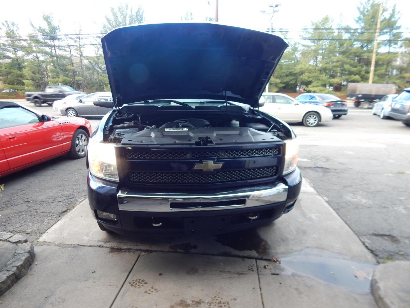 2010 Blue /Black Chevrolet Silverado 1500 LT1 Crew Cab 4WD (3GCRKSE31AG) with an 5.3L V8 OHV 16V FFV engine, 4-Speed Automatic transmission, located at 6528 Lower York Road, New Hope, PA, 18938, (215) 862-9555, 40.358707, -74.977882 - Here we have a Chevrolet Silverado 1500 with a 5.3L V8 putting power to the ground via an automatic 4x4 transmission. Options include: black leather, power sliding drivers seat, dual climate controls, AM/FM/CD/AUX radio, tilt steering wheel, automatic headlights, cruise control, power windows/locks/ - Photo#22