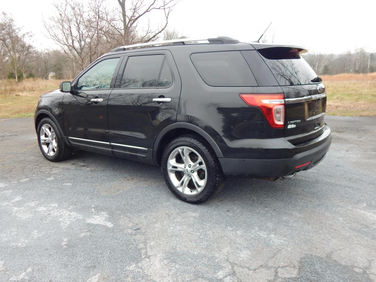 2014 Black /Tan Ford Explorer Limited 4WD (1FM5K8F87EG) with an 3.5L V6 DOHC 24V engine, 6-Speed Automatic transmission, located at 6528 Lower York Road, New Hope, PA, 18938, (215) 862-9555, 40.358707, -74.977882 - Here we have a Ford Explore Limited with a 3.5L V6 putting power to all four wheels via an automatic transmission. Options include: tan leather seats, power front seats, heated and cooled front seats, heated steering wheel, dual climate controls, AM/FM/CD/SIR/BT radio, push button start, power tilt - Photo#2