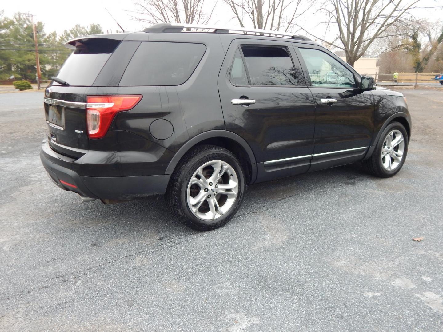 2014 Black /Tan Ford Explorer Limited 4WD (1FM5K8F87EG) with an 3.5L V6 DOHC 24V engine, 6-Speed Automatic transmission, located at 6528 Lower York Road, New Hope, PA, 18938, (215) 862-9555, 40.358707, -74.977882 - Here we have a Ford Explore Limited with a 3.5L V6 putting power to all four wheels via an automatic transmission. Options include: tan leather seats, power front seats, heated and cooled front seats, heated steering wheel, dual climate controls, AM/FM/CD/SIR/BT radio, push button start, power tilt - Photo#5