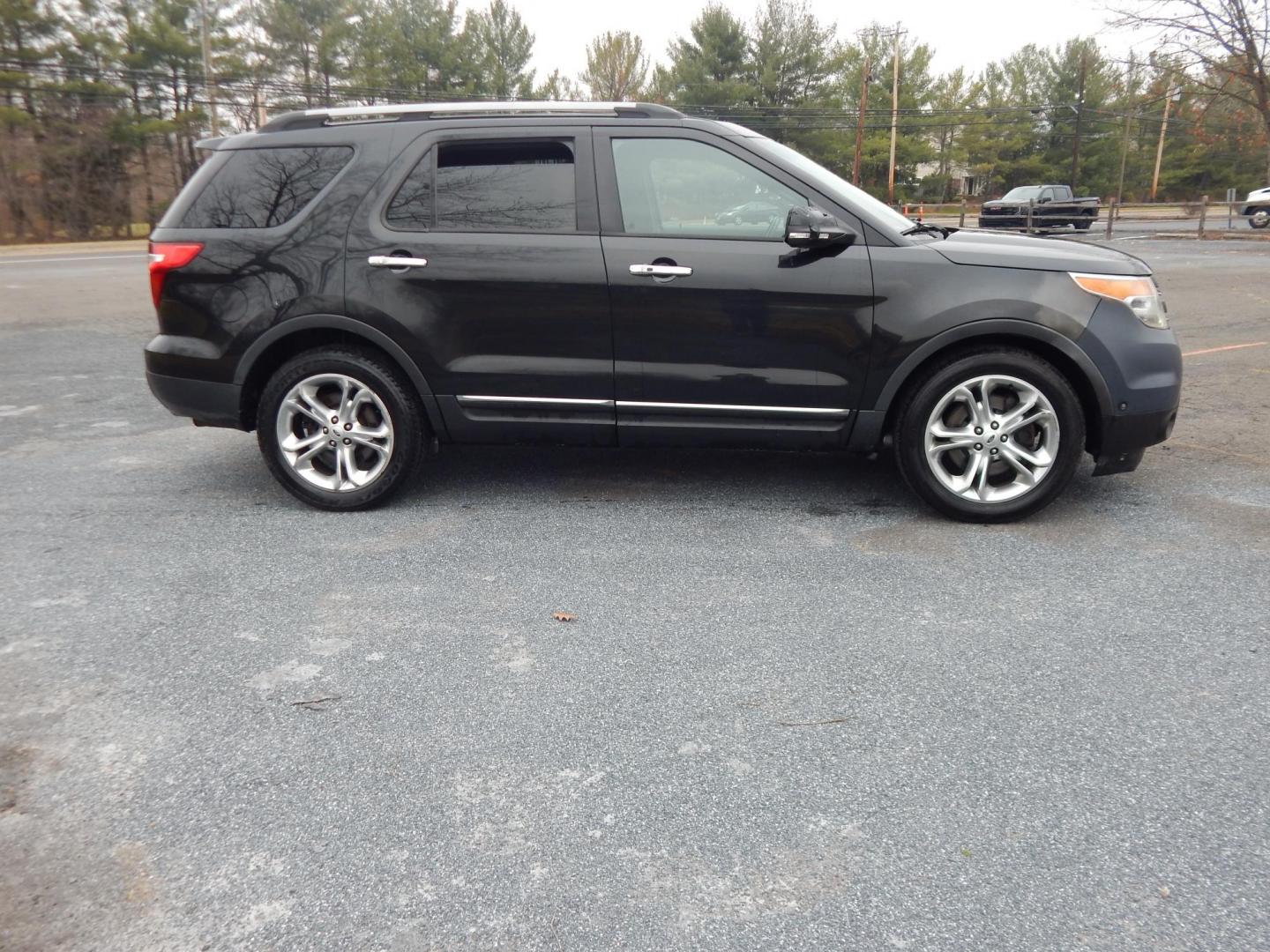 2014 Black /Tan Ford Explorer Limited 4WD (1FM5K8F87EG) with an 3.5L V6 DOHC 24V engine, 6-Speed Automatic transmission, located at 6528 Lower York Road, New Hope, PA, 18938, (215) 862-9555, 40.358707, -74.977882 - Here we have a Ford Explore Limited with a 3.5L V6 putting power to all four wheels via an automatic transmission. Options include: tan leather seats, power front seats, heated and cooled front seats, heated steering wheel, dual climate controls, AM/FM/CD/SIR/BT radio, push button start, power tilt - Photo#6