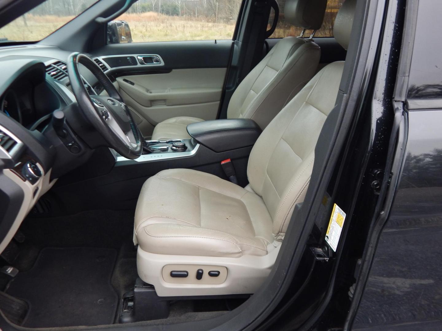 2014 Black /Tan Ford Explorer Limited 4WD (1FM5K8F87EG) with an 3.5L V6 DOHC 24V engine, 6-Speed Automatic transmission, located at 6528 Lower York Road, New Hope, PA, 18938, (215) 862-9555, 40.358707, -74.977882 - Here we have a Ford Explore Limited with a 3.5L V6 putting power to all four wheels via an automatic transmission. Options include: tan leather seats, power front seats, heated and cooled front seats, heated steering wheel, dual climate controls, AM/FM/CD/SIR/BT radio, push button start, power tilt - Photo#11