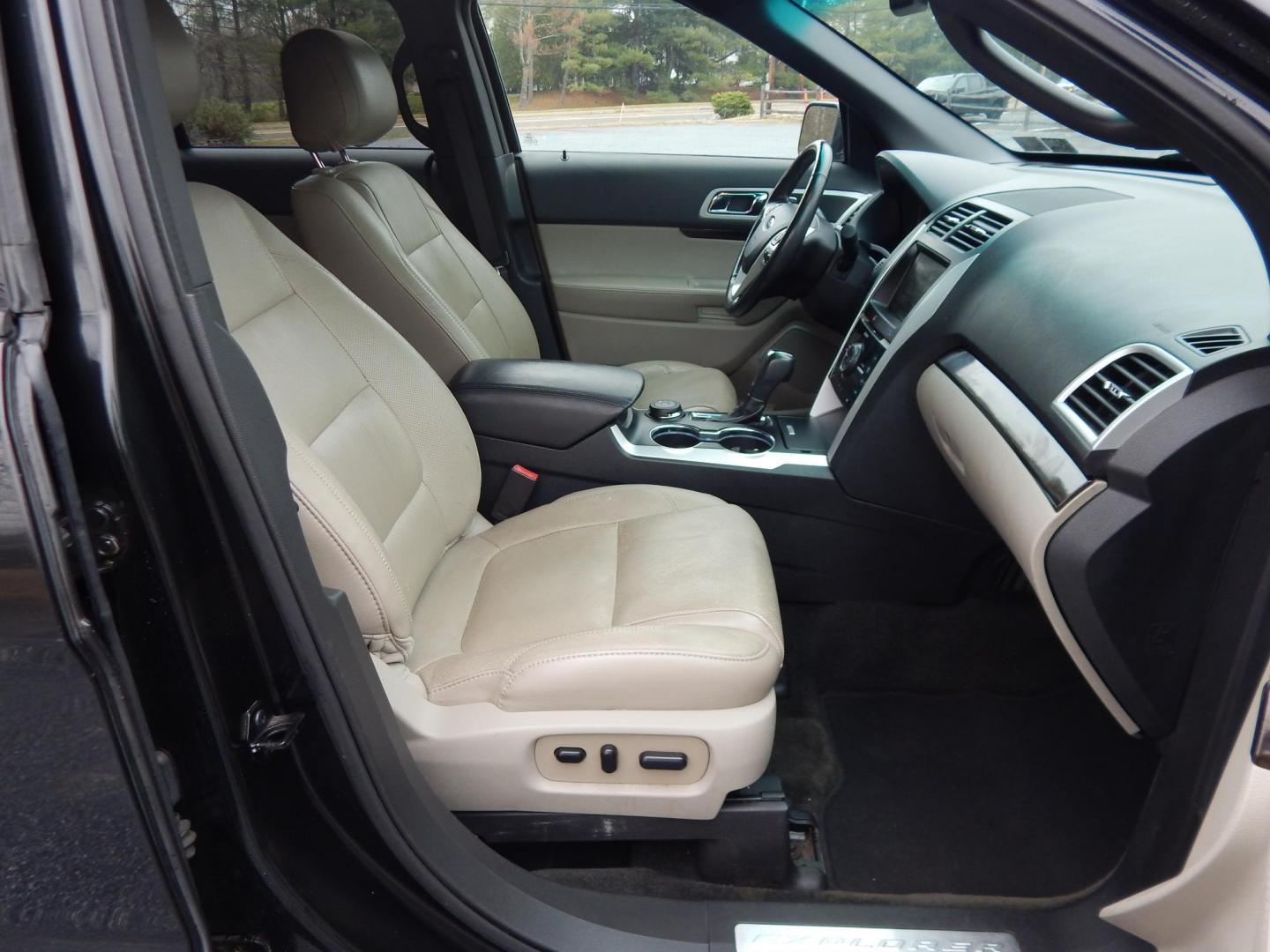 2014 Black /Tan Ford Explorer Limited 4WD (1FM5K8F87EG) with an 3.5L V6 DOHC 24V engine, 6-Speed Automatic transmission, located at 6528 Lower York Road, New Hope, PA, 18938, (215) 862-9555, 40.358707, -74.977882 - Here we have a Ford Explore Limited with a 3.5L V6 putting power to all four wheels via an automatic transmission. Options include: tan leather seats, power front seats, heated and cooled front seats, heated steering wheel, dual climate controls, AM/FM/CD/SIR/BT radio, push button start, power tilt - Photo#18