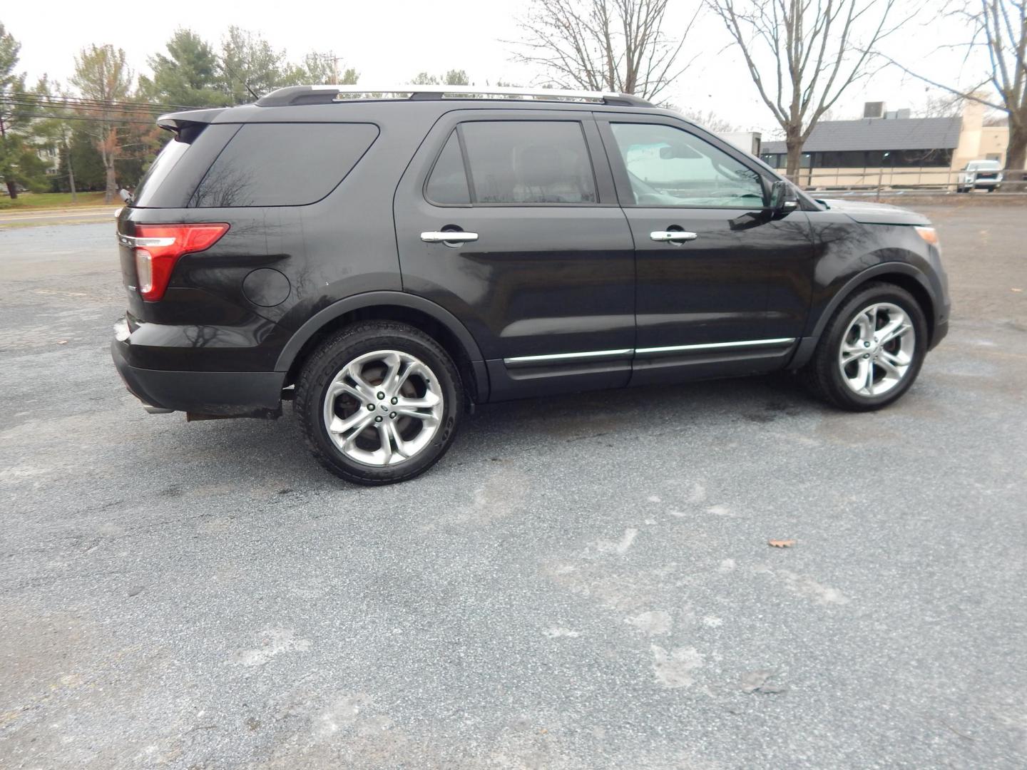 2014 Black /Tan Ford Explorer Limited 4WD (1FM5K8F87EG) with an 3.5L V6 DOHC 24V engine, 6-Speed Automatic transmission, located at 6528 Lower York Road, New Hope, PA, 18938, (215) 862-9555, 40.358707, -74.977882 - Here we have a Ford Explore Limited with a 3.5L V6 putting power to all four wheels via an automatic transmission. Options include: tan leather seats, power front seats, heated and cooled front seats, heated steering wheel, dual climate controls, AM/FM/CD/SIR/BT radio, push button start, power tilt - Photo#4