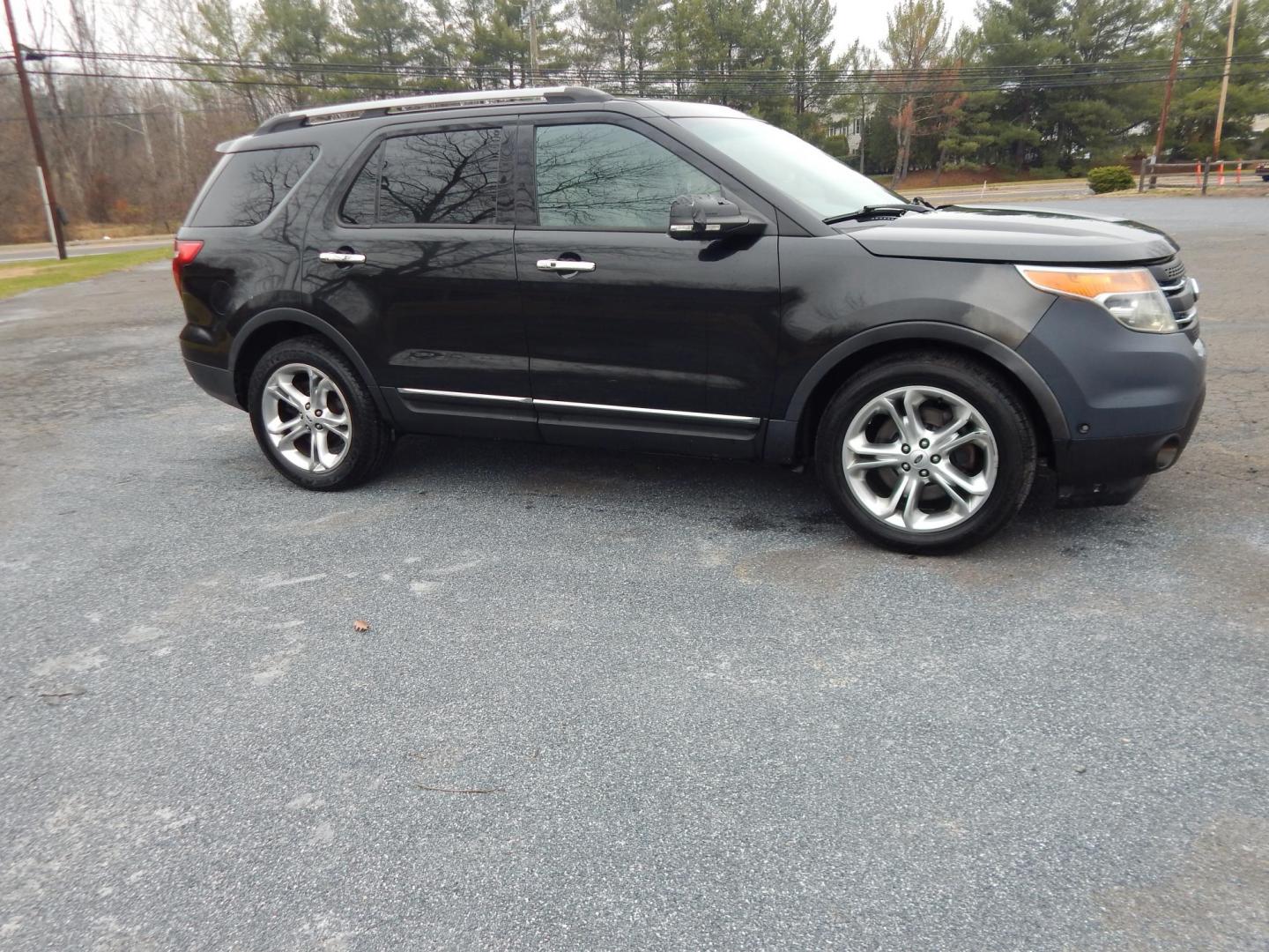 2014 Black /Tan Ford Explorer Limited 4WD (1FM5K8F87EG) with an 3.5L V6 DOHC 24V engine, 6-Speed Automatic transmission, located at 6528 Lower York Road, New Hope, PA, 18938, (215) 862-9555, 40.358707, -74.977882 - Here we have a Ford Explore Limited with a 3.5L V6 putting power to all four wheels via an automatic transmission. Options include: tan leather seats, power front seats, heated and cooled front seats, heated steering wheel, dual climate controls, AM/FM/CD/SIR/BT radio, push button start, power tilt - Photo#3