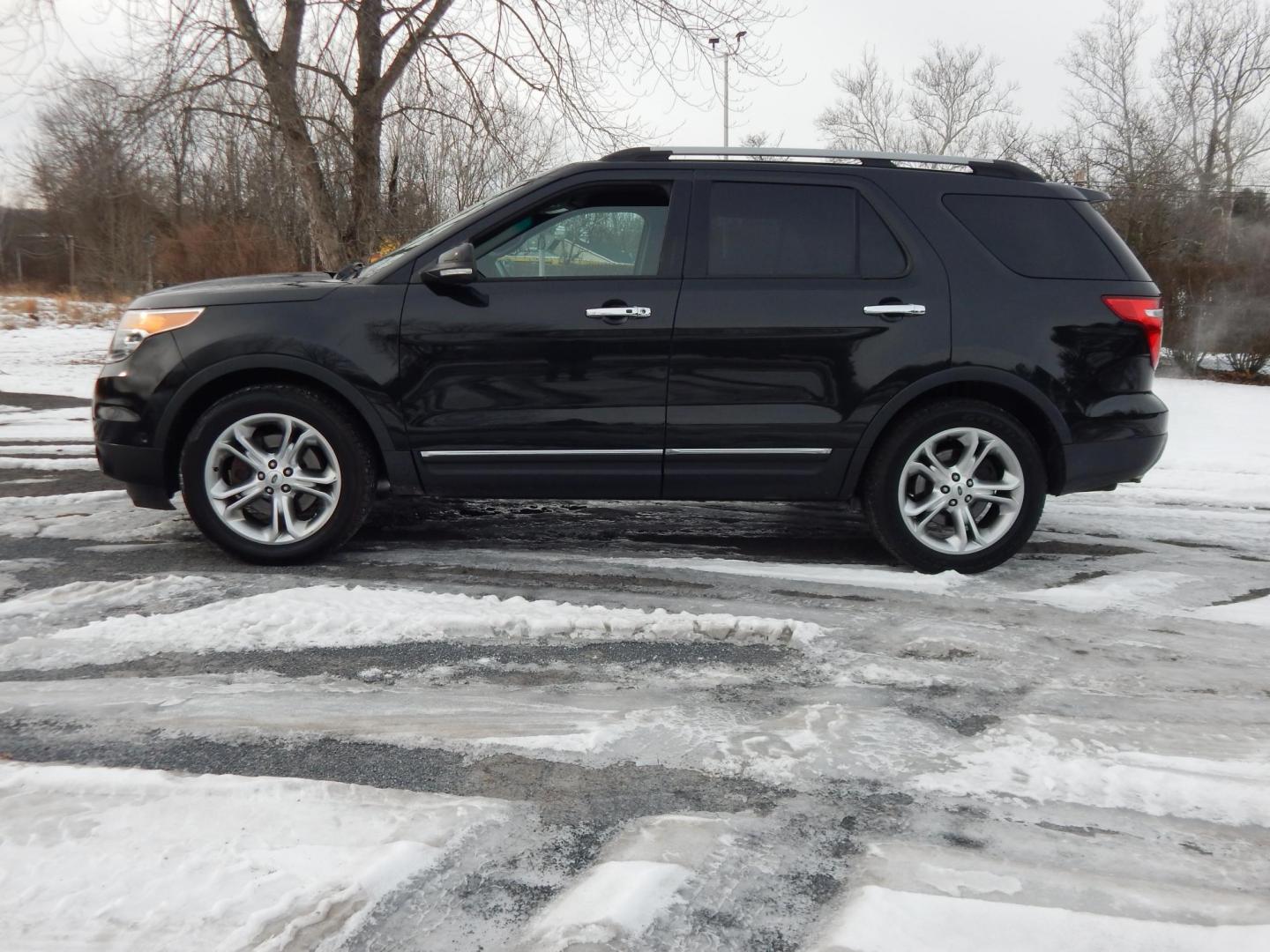 2014 Black /Tan Ford Explorer Limited 4WD (1FM5K8F87EG) with an 3.5L V6 DOHC 24V engine, 6-Speed Automatic transmission, located at 6528 Lower York Road, New Hope, PA, 18938, (215) 862-9555, 40.358707, -74.977882 - Here we have a Ford Explore Limited with a 3.5L V6 putting power to all four wheels via an automatic transmission. Options include: tan leather seats, power front seats, heated and cooled front seats, heated steering wheel, dual climate controls, AM/FM/CD/SIR/BT radio, push button start, power tilt - Photo#1