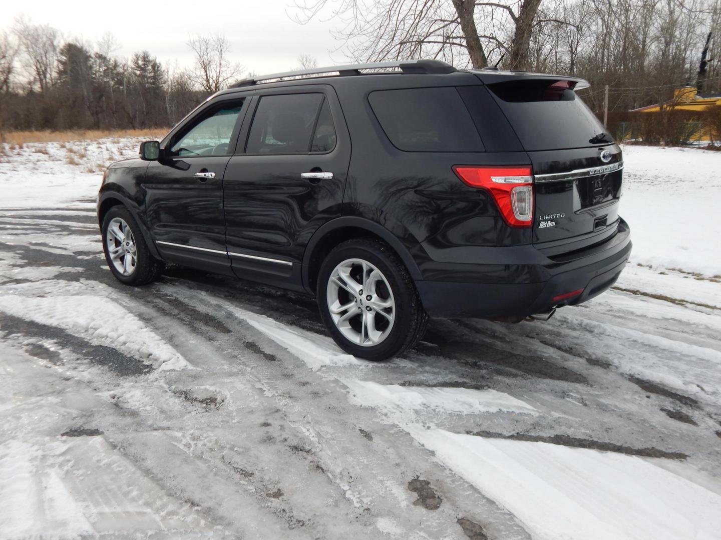 2014 Black /Tan Ford Explorer Limited 4WD (1FM5K8F87EG) with an 3.5L V6 DOHC 24V engine, 6-Speed Automatic transmission, located at 6528 Lower York Road, New Hope, PA, 18938, (215) 862-9555, 40.358707, -74.977882 - Here we have a Ford Explore Limited with a 3.5L V6 putting power to all four wheels via an automatic transmission. Options include: tan leather seats, power front seats, heated and cooled front seats, heated steering wheel, dual climate controls, AM/FM/CD/SIR/BT radio, push button start, power tilt - Photo#2
