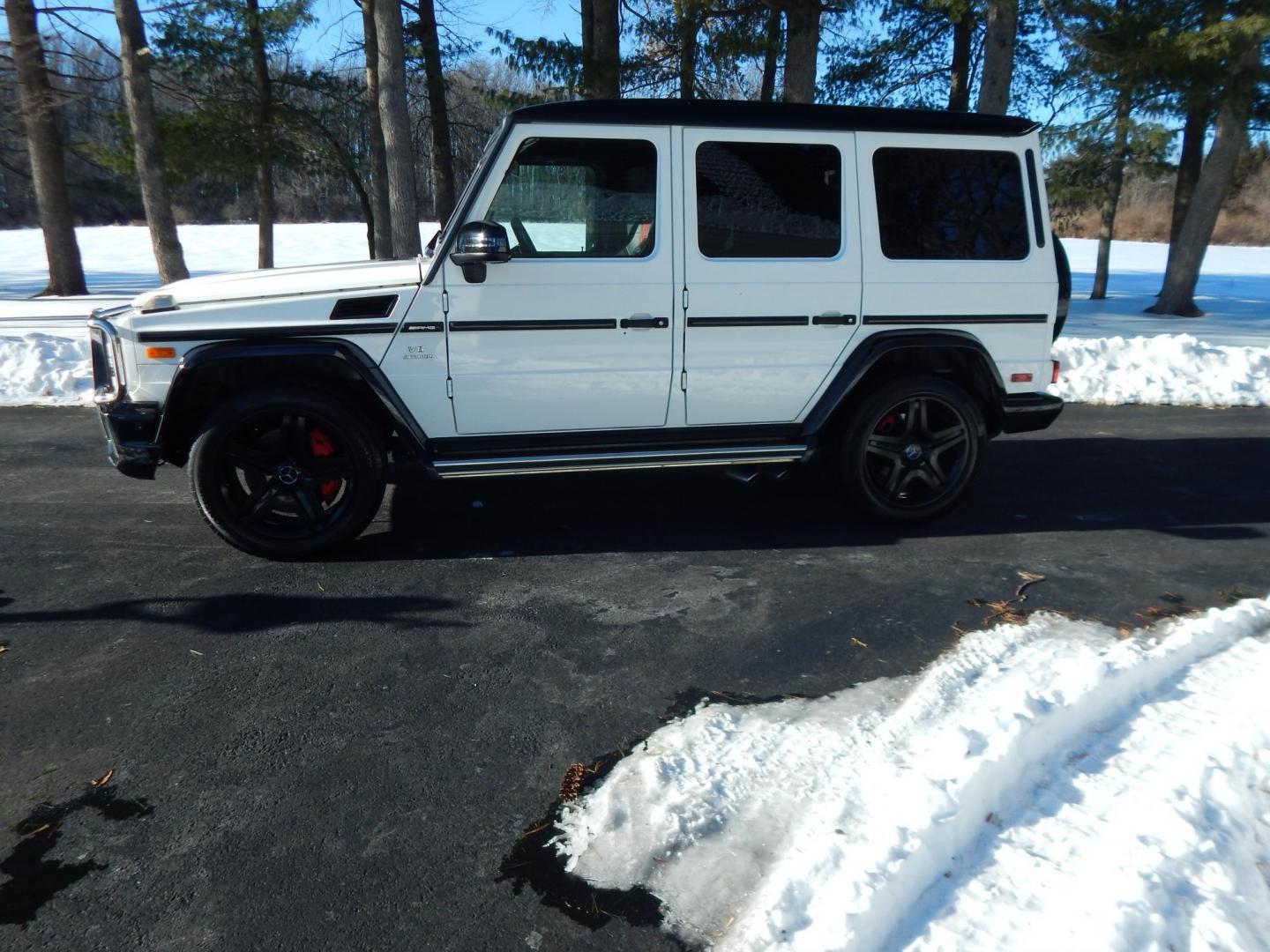 2018 White /black Mercedes-Benz G-Class G63 AMG 4MATIC (WDCYC7DH5JX) with an 5.5L V8 SOHC 24V engine, Automatic transmission, located at 6528 Lower York Road, New Hope, PA, 18938, (215) 862-9555, 40.358707, -74.977882 - Here we have a very cool 2018 Mercedes G63 AMG. This AMG does have a lemon law/buy back title. The problem was solved in 2021 at 32k miles when Mercedes replaced the cylinder head! This G63 has white paint with a black roof, black and red leather interior with carbon fiber trim, dual power heated an - Photo#1