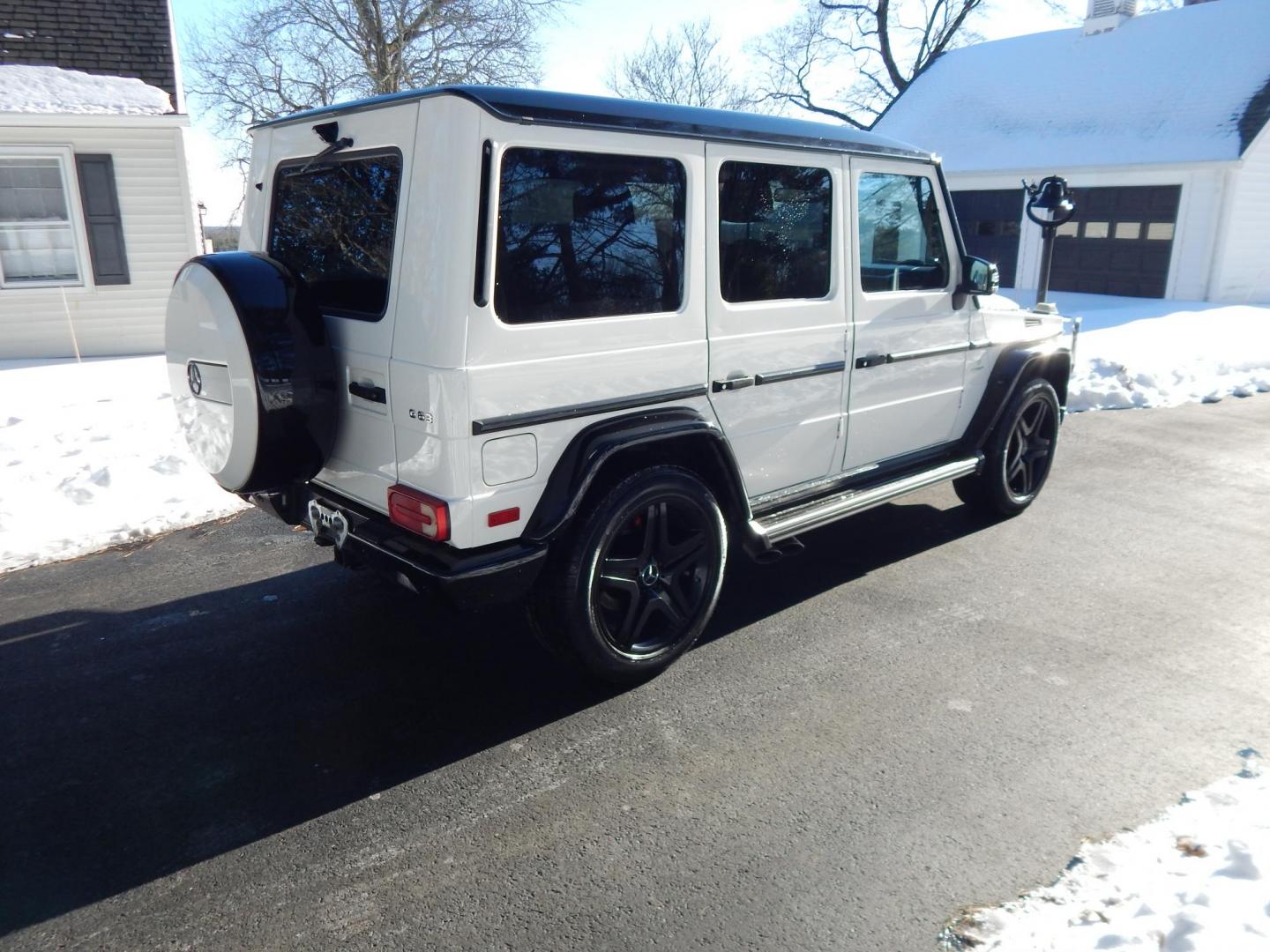 2018 White /black Mercedes-Benz G-Class G63 AMG 4MATIC (WDCYC7DH5JX) with an 5.5L V8 SOHC 24V engine, Automatic transmission, located at 6528 Lower York Road, New Hope, PA, 18938, (215) 862-9555, 40.358707, -74.977882 - Here we have a very cool 2018 Mercedes G63 AMG. This AMG does have a lemon law/buy back title. The problem was solved in 2021 at 32k miles when Mercedes replaced the cylinder head! This G63 has white paint with a black roof, black and red leather interior with carbon fiber trim, dual power heated an - Photo#3
