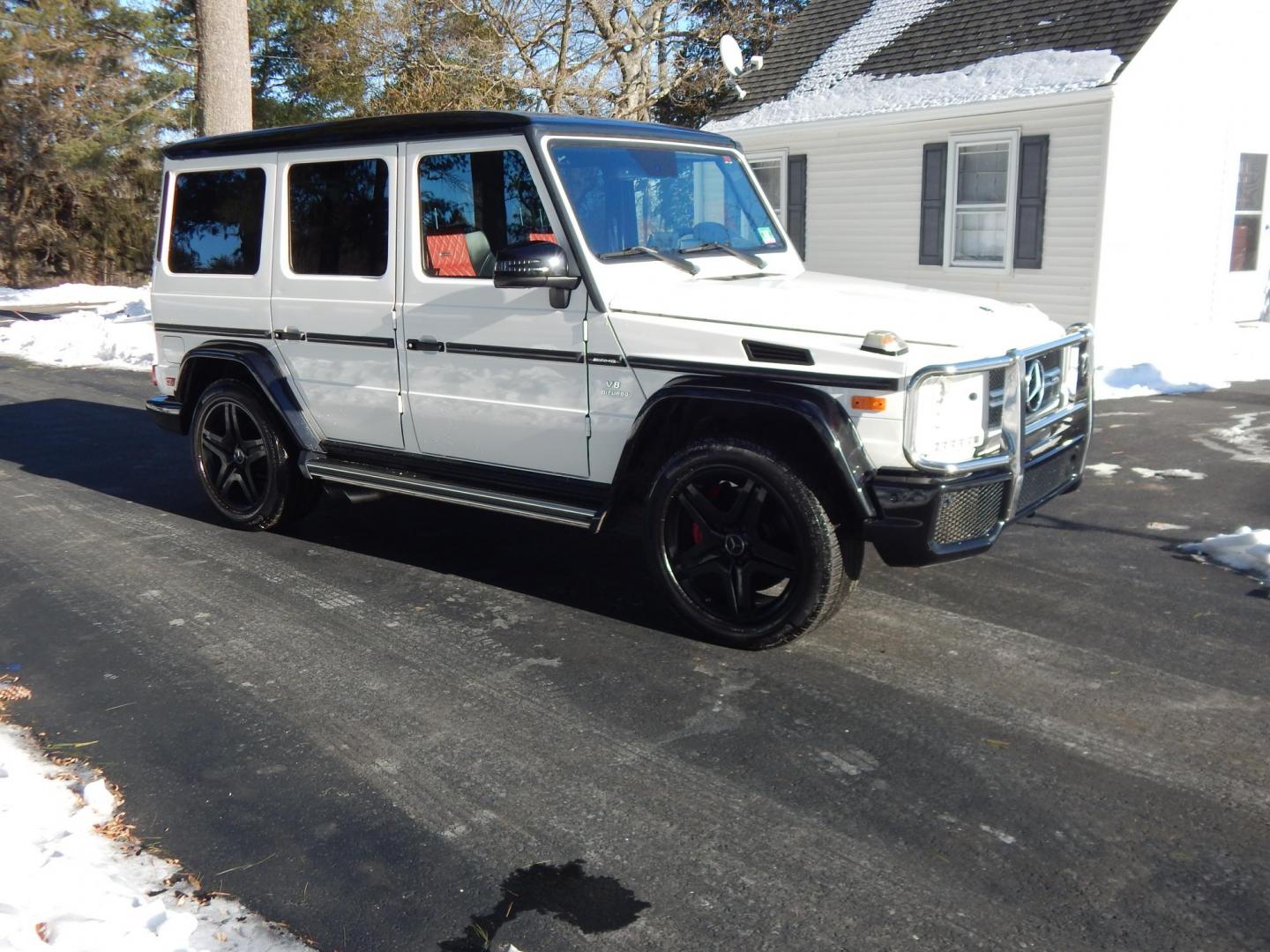 2018 White /black Mercedes-Benz G-Class G63 AMG 4MATIC (WDCYC7DH5JX) with an 5.5L V8 SOHC 24V engine, Automatic transmission, located at 6528 Lower York Road, New Hope, PA, 18938, (215) 862-9555, 40.358707, -74.977882 - Here we have a very cool 2018 Mercedes G63 AMG. This AMG does have a lemon law/buy back title. The problem was solved in 2021 at 32k miles when Mercedes replaced the cylinder head! This G63 has white paint with a black roof, black and red leather interior with carbon fiber trim, dual power heated an - Photo#5