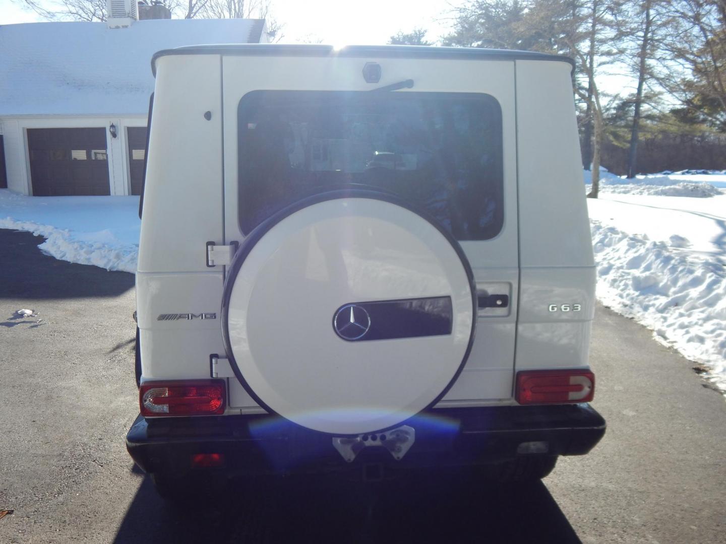 2018 White /black Mercedes-Benz G-Class G63 AMG 4MATIC (WDCYC7DH5JX) with an 5.5L V8 SOHC 24V engine, Automatic transmission, located at 6528 Lower York Road, New Hope, PA, 18938, (215) 862-9555, 40.358707, -74.977882 - Here we have a very cool 2018 Mercedes G63 AMG. This AMG does have a lemon law/buy back title. The problem was solved in 2021 at 32k miles when Mercedes replaced the cylinder head! This G63 has white paint with a black roof, black and red leather interior with carbon fiber trim, dual power heated an - Photo#7