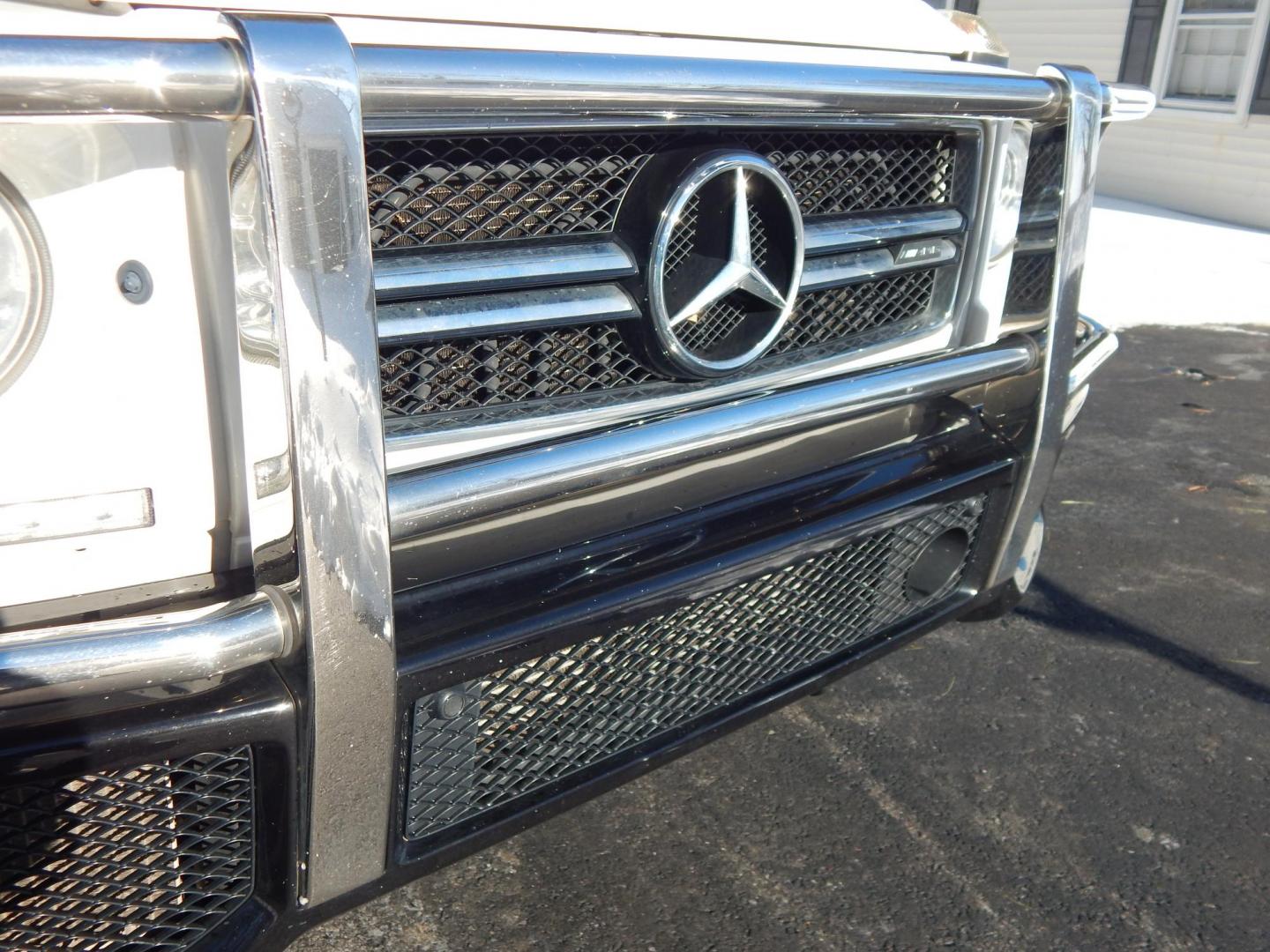 2018 White /black Mercedes-Benz G-Class G63 AMG 4MATIC (WDCYC7DH5JX) with an 5.5L V8 SOHC 24V engine, Automatic transmission, located at 6528 Lower York Road, New Hope, PA, 18938, (215) 862-9555, 40.358707, -74.977882 - Here we have a very cool 2018 Mercedes G63 AMG. This AMG does have a lemon law/buy back title. The problem was solved in 2021 at 32k miles when Mercedes replaced the cylinder head! This G63 has white paint with a black roof, black and red leather interior with carbon fiber trim, dual power heated an - Photo#19