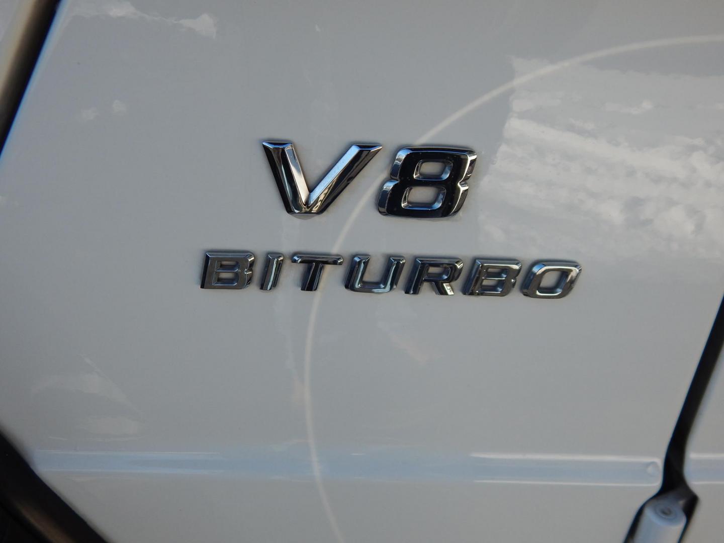 2018 White /black Mercedes-Benz G-Class G63 AMG 4MATIC (WDCYC7DH5JX) with an 5.5L V8 SOHC 24V engine, Automatic transmission, located at 6528 Lower York Road, New Hope, PA, 18938, (215) 862-9555, 40.358707, -74.977882 - Here we have a very cool 2018 Mercedes G63 AMG. This AMG does have a lemon law/buy back title. The problem was solved in 2021 at 32k miles when Mercedes replaced the cylinder head! This G63 has white paint with a black roof, black and red leather interior with carbon fiber trim, dual power heated an - Photo#21