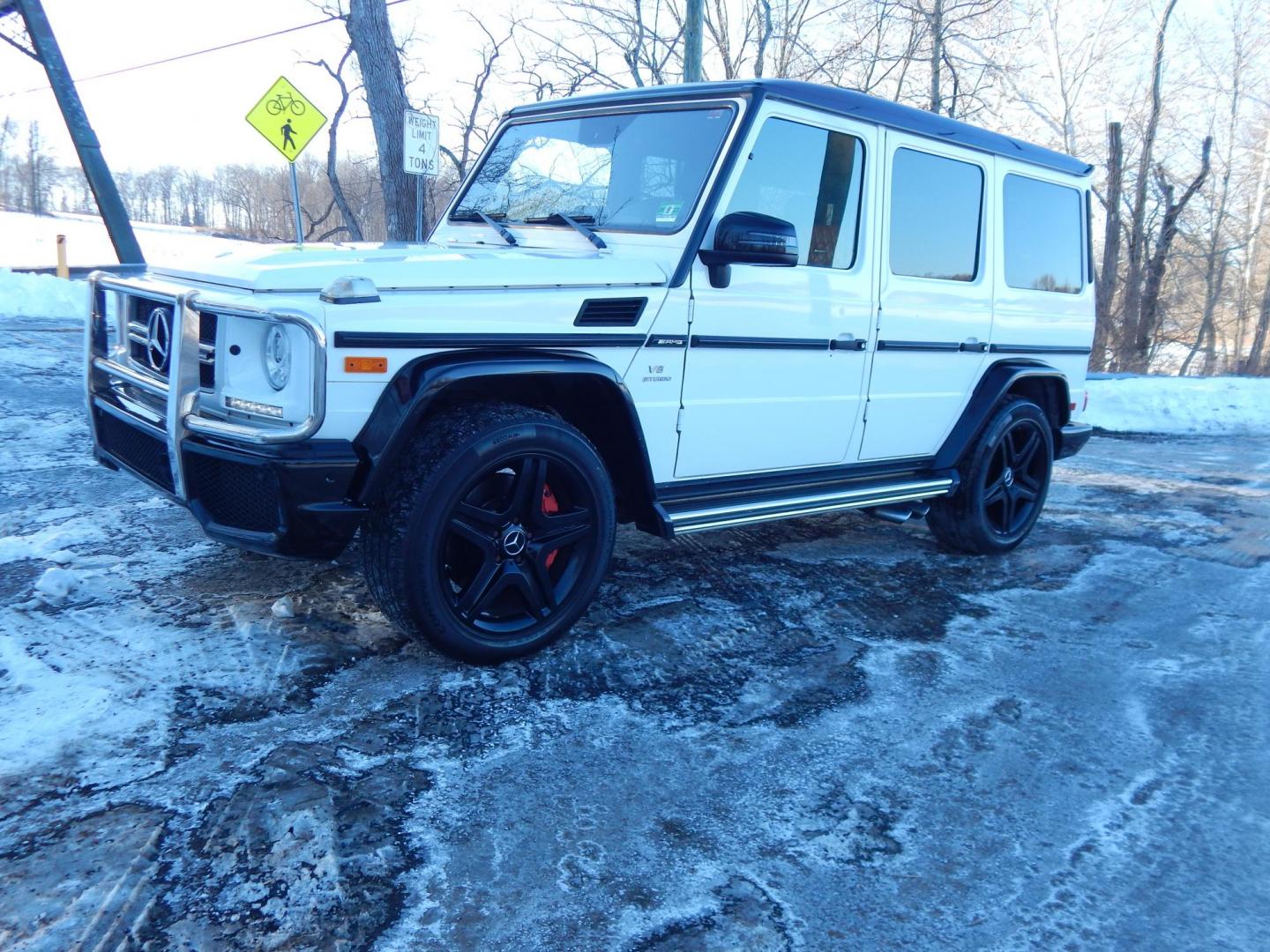 2018 White /black Mercedes-Benz G-Class G63 AMG 4MATIC (WDCYC7DH5JX) with an 5.5L V8 SOHC 24V engine, Automatic transmission, located at 6528 Lower York Road, New Hope, PA, 18938, (215) 862-9555, 40.358707, -74.977882 - Here we have a very cool 2018 Mercedes G63 AMG. This AMG does have a lemon law/buy back title. The problem was solved in 2021 at 32k miles when Mercedes replaced the cylinder head! This G63 has white paint with a black roof, black and red leather interior with carbon fiber trim, dual power heated an - Photo#27