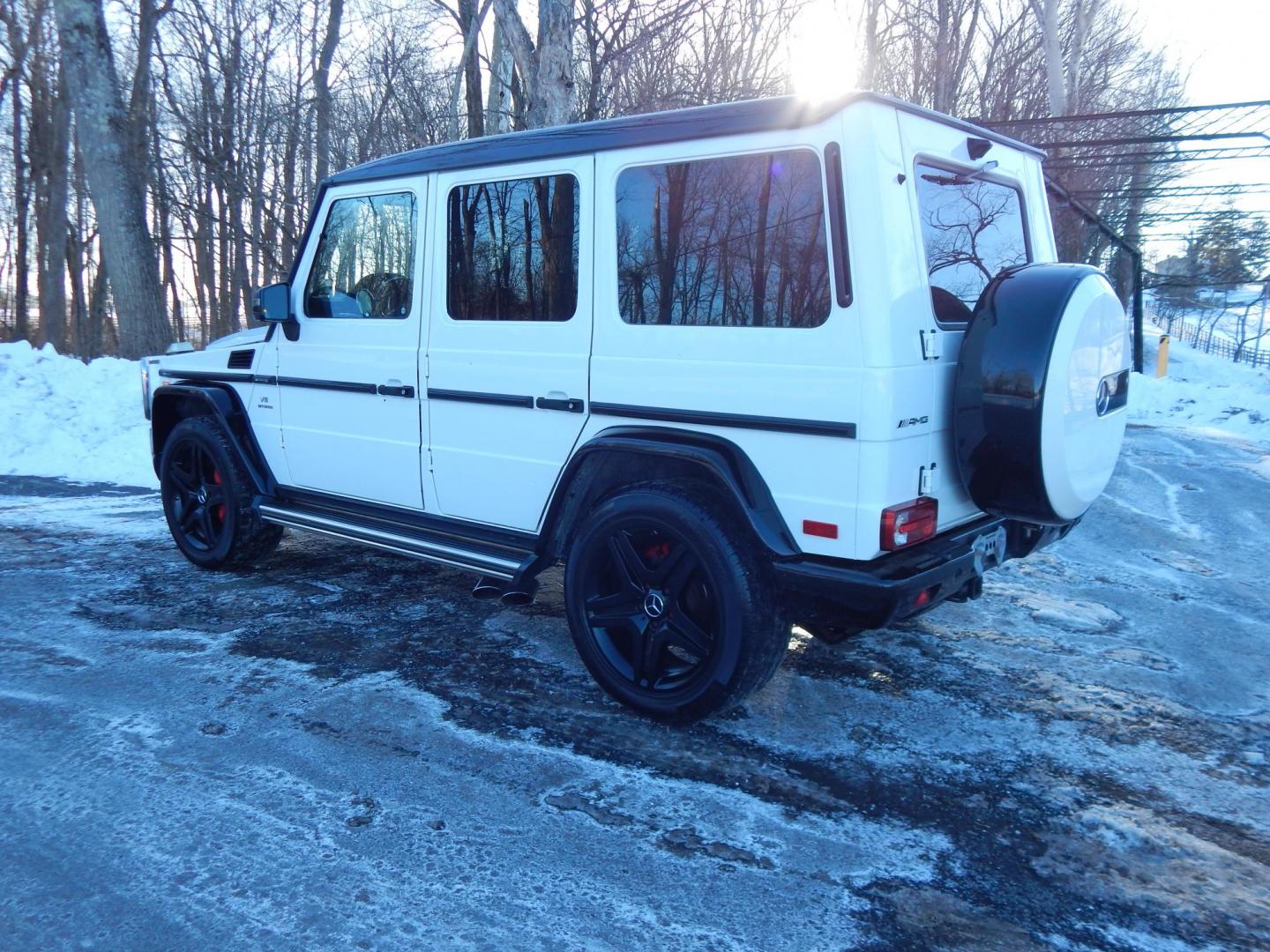 2018 White /black Mercedes-Benz G-Class G63 AMG 4MATIC (WDCYC7DH5JX) with an 5.5L V8 SOHC 24V engine, Automatic transmission, located at 6528 Lower York Road, New Hope, PA, 18938, (215) 862-9555, 40.358707, -74.977882 - Here we have a very cool 2018 Mercedes G63 AMG. This AMG does have a lemon law/buy back title. The problem was solved in 2021 at 32k miles when Mercedes replaced the cylinder head! This G63 has white paint with a black roof, black and red leather interior with carbon fiber trim, dual power heated an - Photo#29