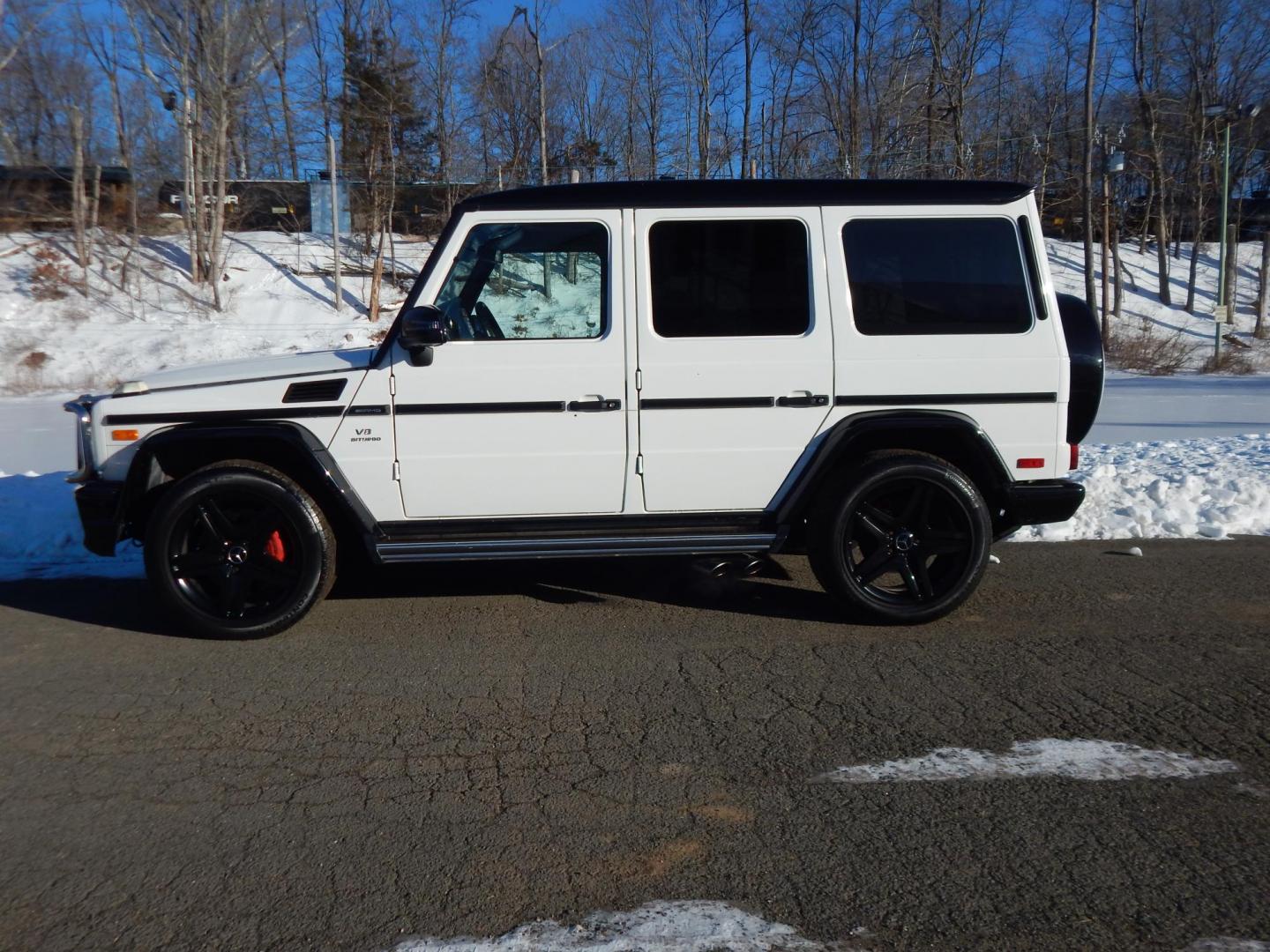 2018 White /black Mercedes-Benz G-Class G63 AMG 4MATIC (WDCYC7DH5JX) with an 5.5L V8 SOHC 24V engine, Automatic transmission, located at 6528 Lower York Road, New Hope, PA, 18938, (215) 862-9555, 40.358707, -74.977882 - Here we have a very cool 2018 Mercedes G63 AMG. This AMG does have a lemon law/buy back title. The problem was solved in 2021 at 32k miles when Mercedes replaced the cylinder head! This G63 has white paint with a black roof, black and red leather interior with carbon fiber trim, dual power heated an - Photo#31