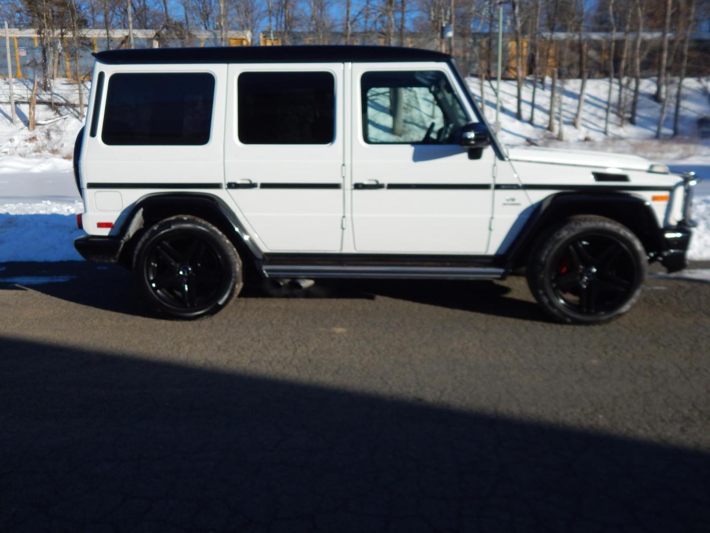 2018 White /black Mercedes-Benz G-Class G63 AMG 4MATIC (WDCYC7DH5JX) with an 5.5L V8 SOHC 24V engine, Automatic transmission, located at 6528 Lower York Road, New Hope, PA, 18938, (215) 862-9555, 40.358707, -74.977882 - Here we have a very cool 2018 Mercedes G63 AMG. This AMG does have a lemon law/buy back title. The problem was solved in 2021 at 32k miles when Mercedes replaced the cylinder head! This G63 has white paint with a black roof, black and red leather interior with carbon fiber trim, dual power heated an - Photo#34