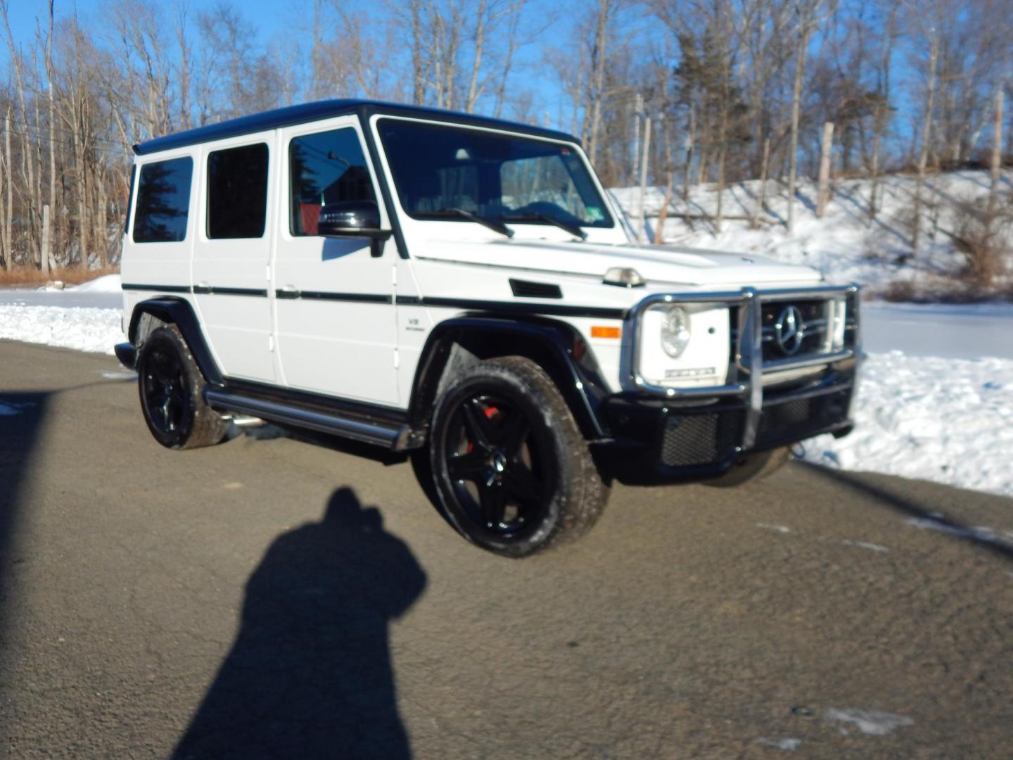 2018 White /black Mercedes-Benz G-Class G63 AMG 4MATIC (WDCYC7DH5JX) with an 5.5L V8 SOHC 24V engine, Automatic transmission, located at 6528 Lower York Road, New Hope, PA, 18938, (215) 862-9555, 40.358707, -74.977882 - Here we have a very cool 2018 Mercedes G63 AMG. This AMG does have a lemon law/buy back title. The problem was solved in 2021 at 32k miles when Mercedes replaced the cylinder head! This G63 has white paint with a black roof, black and red leather interior with carbon fiber trim, dual power heated an - Photo#35