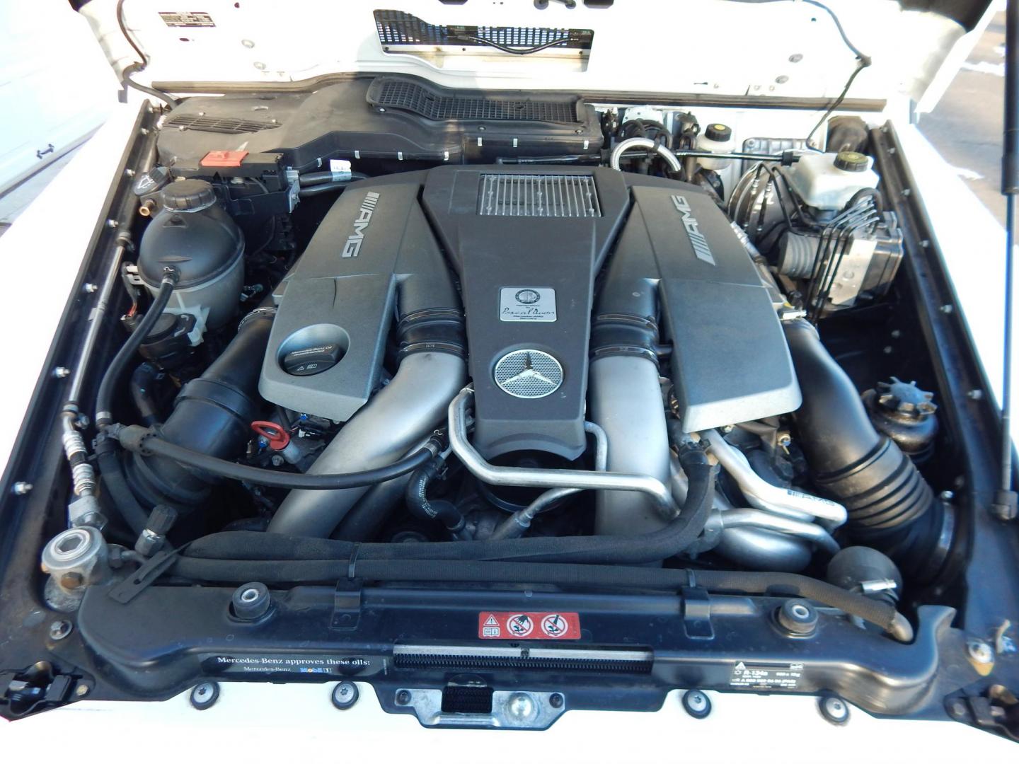 2018 White /black Mercedes-Benz G-Class G63 AMG 4MATIC (WDCYC7DH5JX) with an 5.5L V8 SOHC 24V engine, Automatic transmission, located at 6528 Lower York Road, New Hope, PA, 18938, (215) 862-9555, 40.358707, -74.977882 - Here we have a very cool 2018 Mercedes G63 AMG. This AMG does have a lemon law/buy back title. The problem was solved in 2021 at 32k miles when Mercedes replaced the cylinder head! This G63 has white paint with a black roof, black and red leather interior with carbon fiber trim, dual power heated an - Photo#39