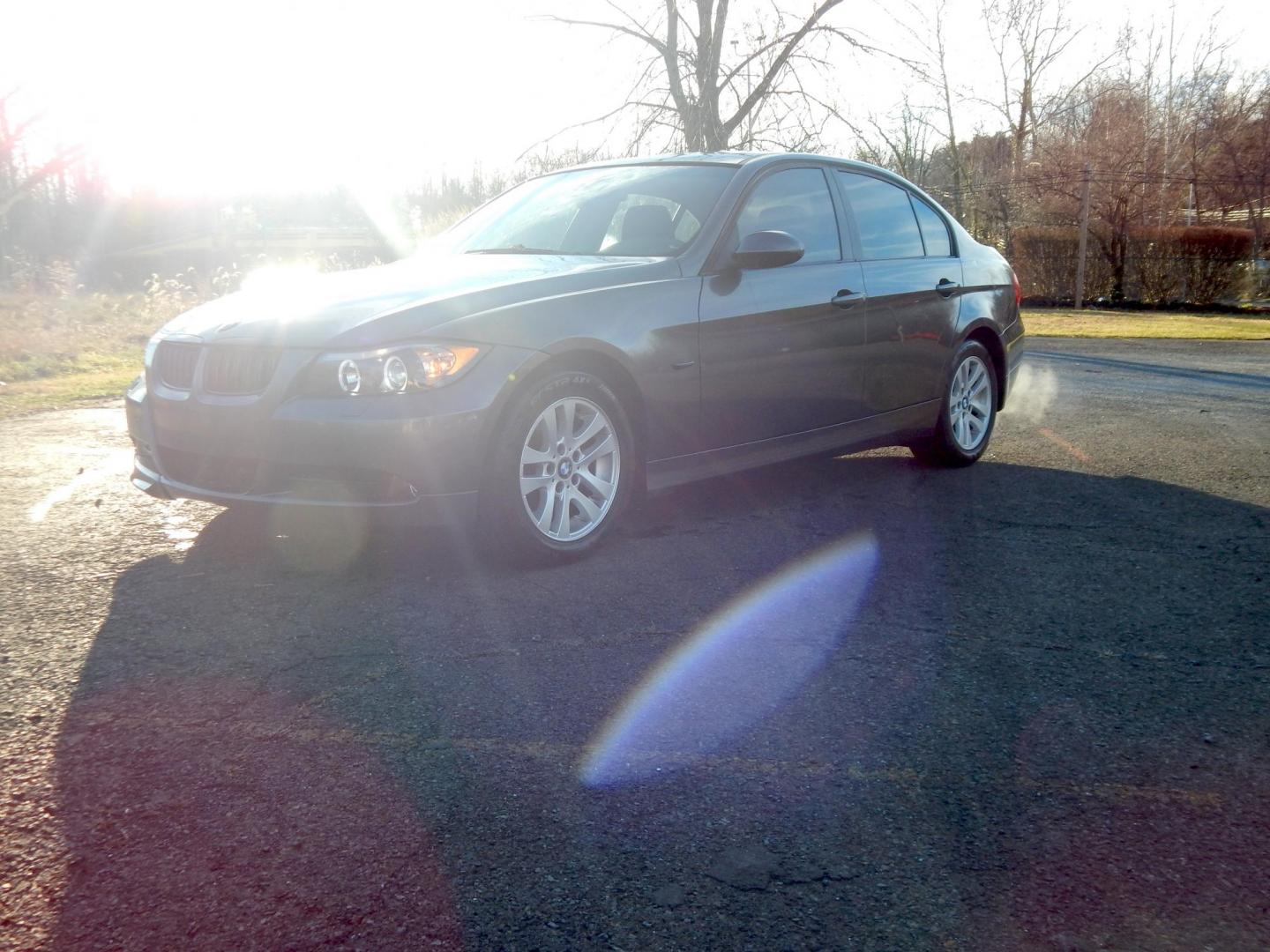 2006 Gray /Black BMW 3-Series 325xi Sedan (WBAVD135X6K) with an 3.0L L6 DOHC 24V engine, Manual transmission, located at 6528 Lower York Road, New Hope, PA, 18938, (215) 862-9555, 40.358707, -74.977882 - Here we have a BMW 3 series with a 3.0L inline 6 cylinder engine putting power to the ground via a AWD 6 speed manual transmission. Options include: black leather, wood trim, aftermarket radio, manual moving seats, sunroof, dual climate controls, tilt steering wheel, cruise control, automatic headli - Photo#5