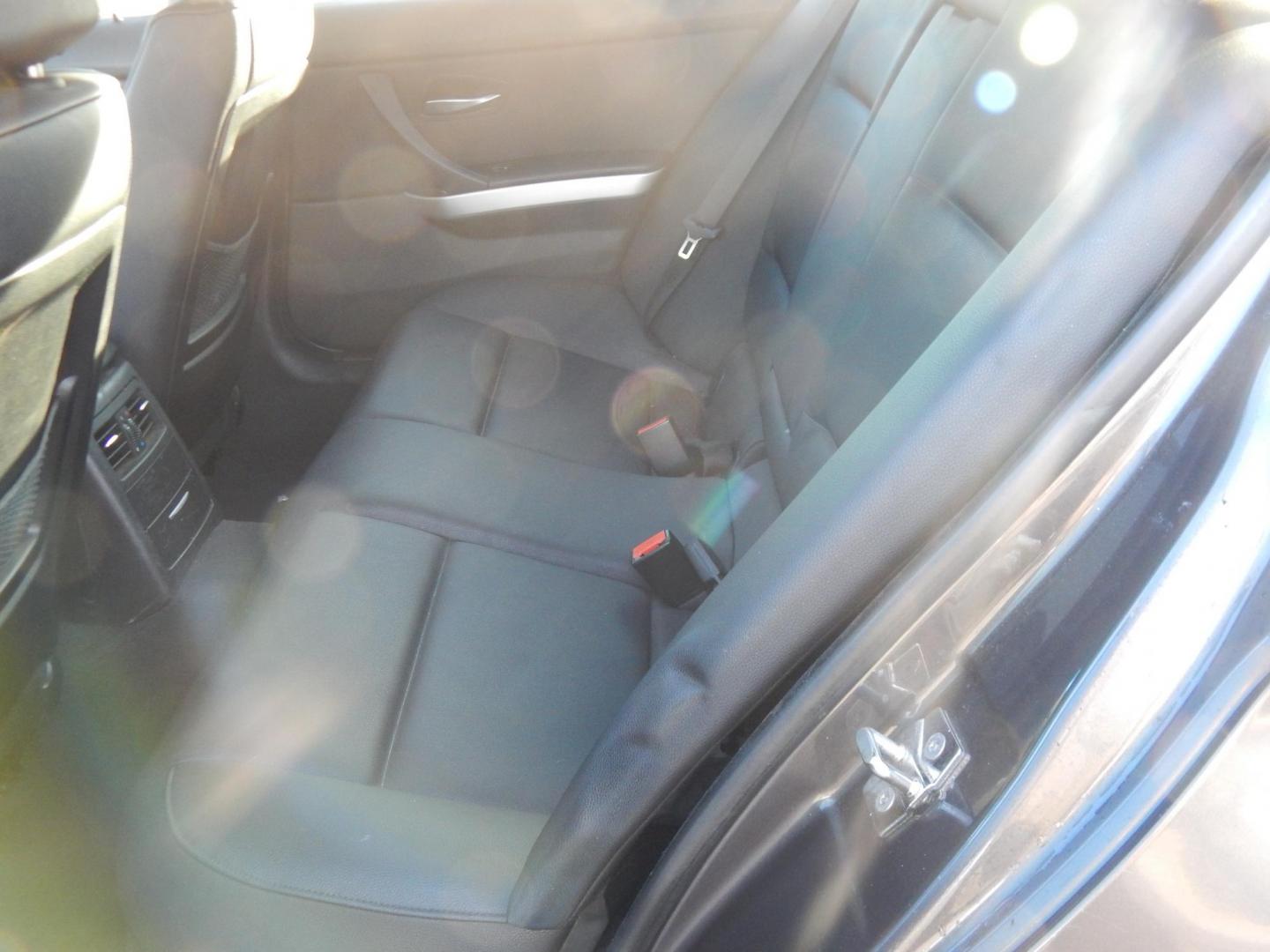 2006 Gray /Black BMW 3-Series 325xi Sedan (WBAVD135X6K) with an 3.0L L6 DOHC 24V engine, Manual transmission, located at 6528 Lower York Road, New Hope, PA, 18938, (215) 862-9555, 40.358707, -74.977882 - Here we have a BMW 3 series with a 3.0L inline 6 cylinder engine putting power to the ground via a AWD 6 speed manual transmission. Options include: black leather, wood trim, aftermarket radio, manual moving seats, sunroof, dual climate controls, tilt steering wheel, cruise control, automatic headli - Photo#10