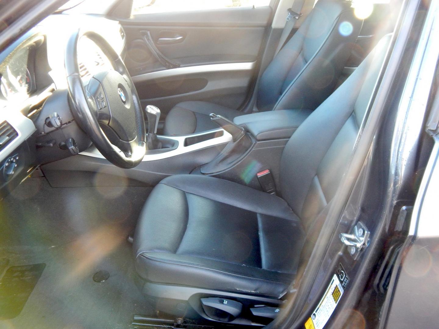 2006 Gray /Black BMW 3-Series 325xi Sedan (WBAVD135X6K) with an 3.0L L6 DOHC 24V engine, Manual transmission, located at 6528 Lower York Road, New Hope, PA, 18938, (215) 862-9555, 40.358707, -74.977882 - Here we have a BMW 3 series with a 3.0L inline 6 cylinder engine putting power to the ground via a AWD 6 speed manual transmission. Options include: black leather, wood trim, aftermarket radio, manual moving seats, sunroof, dual climate controls, tilt steering wheel, cruise control, automatic headli - Photo#9