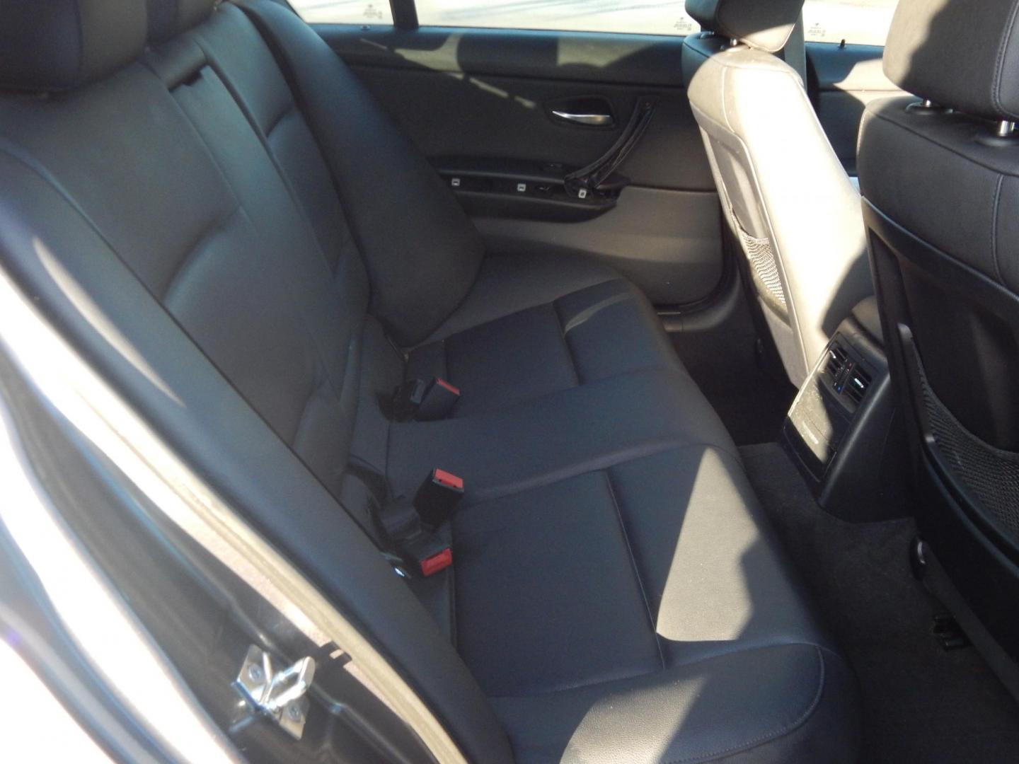 2006 Gray /Black BMW 3-Series 325xi Sedan (WBAVD135X6K) with an 3.0L L6 DOHC 24V engine, Manual transmission, located at 6528 Lower York Road, New Hope, PA, 18938, (215) 862-9555, 40.358707, -74.977882 - Here we have a BMW 3 series with a 3.0L inline 6 cylinder engine putting power to the ground via a AWD 6 speed manual transmission. Options include: black leather, wood trim, aftermarket radio, manual moving seats, sunroof, dual climate controls, tilt steering wheel, cruise control, automatic headli - Photo#13