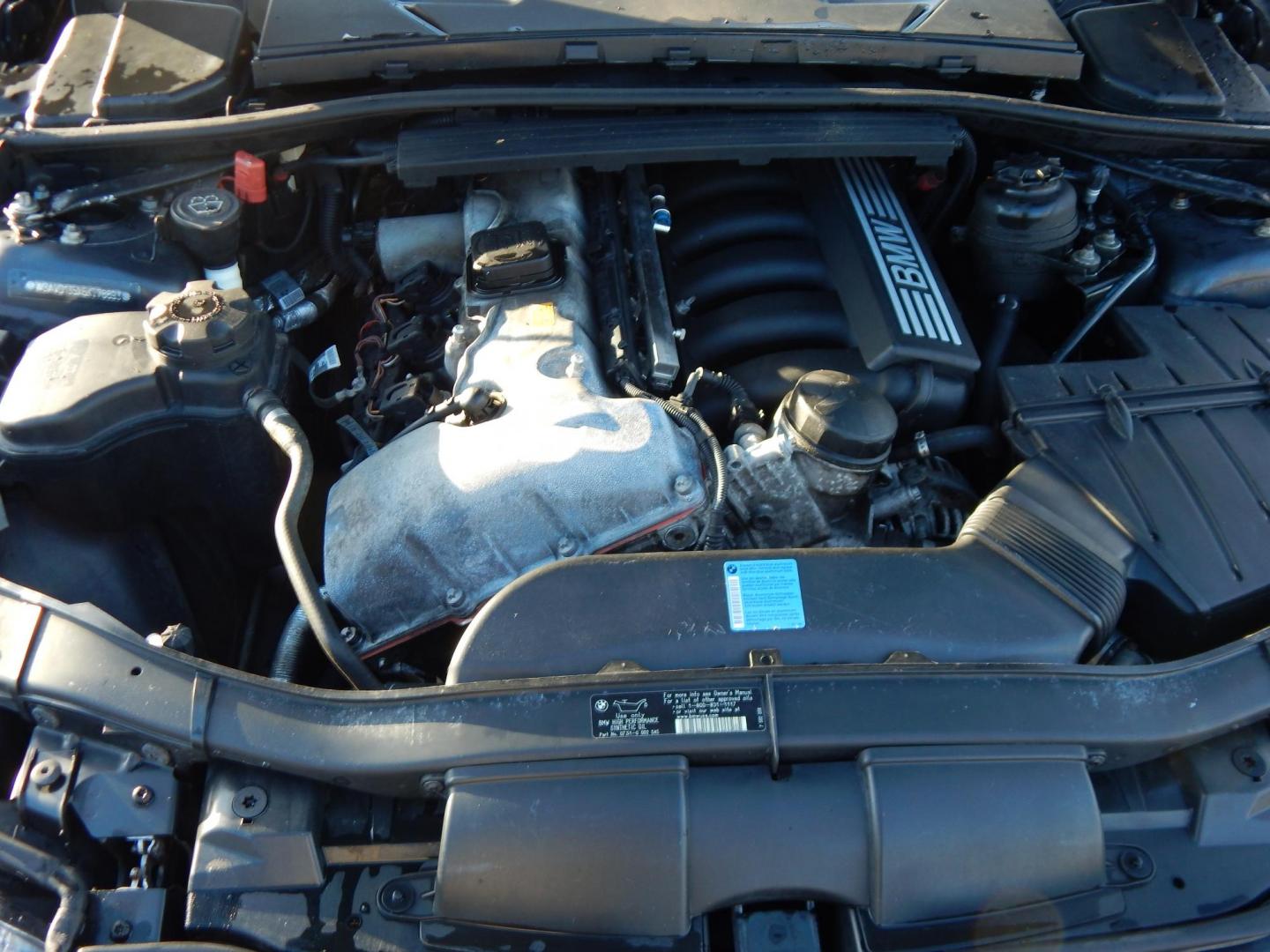 2006 Gray /Black BMW 3-Series 325xi Sedan (WBAVD135X6K) with an 3.0L L6 DOHC 24V engine, Manual transmission, located at 6528 Lower York Road, New Hope, PA, 18938, (215) 862-9555, 40.358707, -74.977882 - Here we have a BMW 3 series with a 3.0L inline 6 cylinder engine putting power to the ground via a AWD 6 speed manual transmission. Options include: black leather, wood trim, aftermarket radio, manual moving seats, sunroof, dual climate controls, tilt steering wheel, cruise control, automatic headli - Photo#17