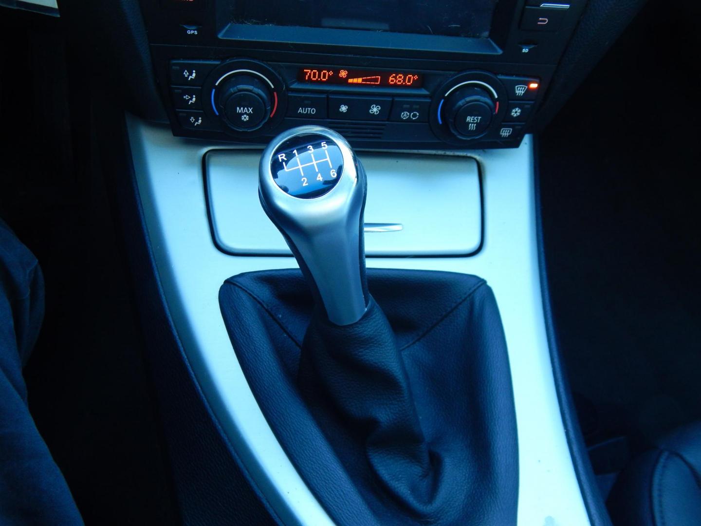 2006 Gray /Black BMW 3-Series 325xi Sedan (WBAVD135X6K) with an 3.0L L6 DOHC 24V engine, Manual transmission, located at 6528 Lower York Road, New Hope, PA, 18938, (215) 862-9555, 40.358707, -74.977882 - Here we have a BMW 3 series with a 3.0L inline 6 cylinder engine putting power to the ground via a AWD 6 speed manual transmission. Options include: black leather, wood trim, aftermarket radio, manual moving seats, sunroof, dual climate controls, tilt steering wheel, cruise control, automatic headli - Photo#21