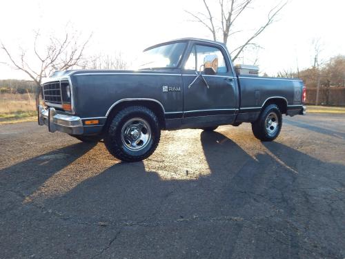 1985 Dodge D150 2WD
