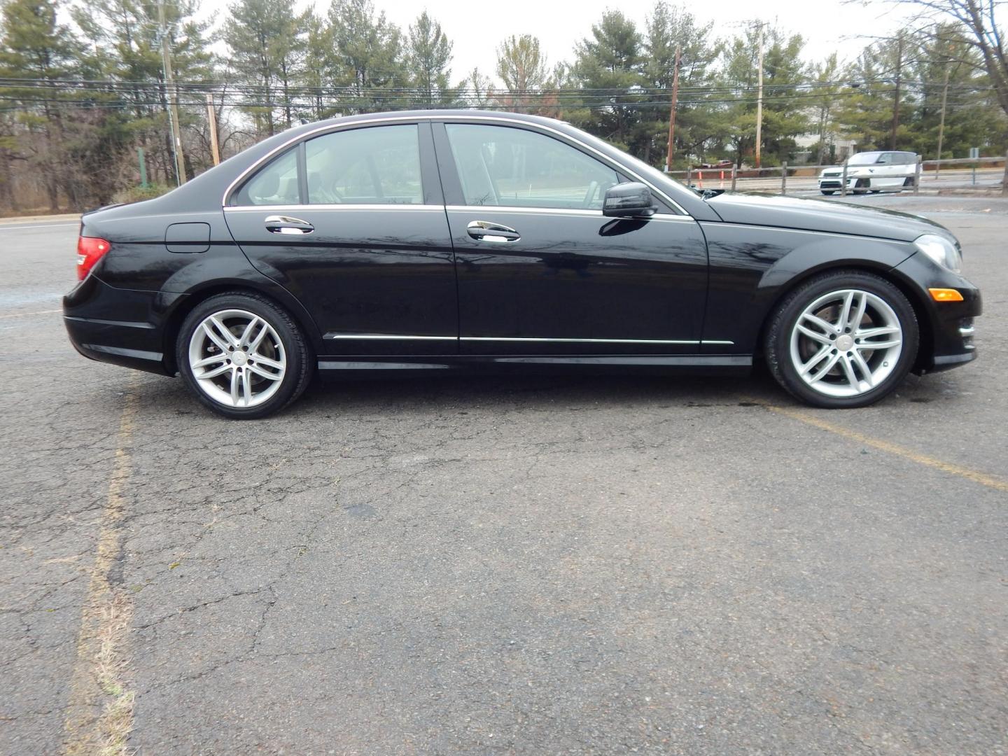 2014 Black /Tan Mercedes-Benz C-Class C300 4MATIC Sport Sedan (WDDGF8AB6EA) with an 3.0L V6 DOHC 24V engine, 7-Speed Automatic transmission, located at 6528 Lower York Road, New Hope, PA, 18938, (215) 862-9555, 40.358707, -74.977882 - Here we have a very nice Mercedes C300 with a V6 putting power to all four wheels via an automatic transmission. Options include: tan leather, wood trim, power seats, sunroof, heated front seats, AM/FM/CD/SIR/BLUETOOTH radio, Harman/Kardon speakers, dual climate controls, automatic headlights, fog l - Photo#4