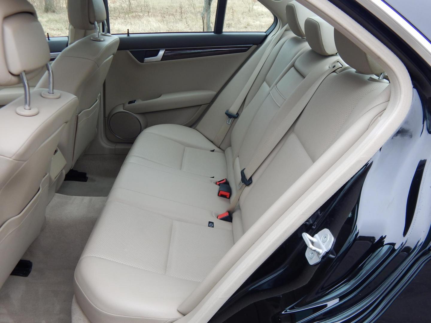 2014 Black /Tan Mercedes-Benz C-Class C300 4MATIC Sport Sedan (WDDGF8AB6EA) with an 3.0L V6 DOHC 24V engine, 7-Speed Automatic transmission, located at 6528 Lower York Road, New Hope, PA, 18938, (215) 862-9555, 40.358707, -74.977882 - Here we have a very nice Mercedes C300 with a V6 putting power to all four wheels via an automatic transmission. Options include: tan leather, wood trim, power seats, sunroof, heated front seats, AM/FM/CD/SIR/BLUETOOTH radio, Harman/Kardon speakers, dual climate controls, automatic headlights, fog l - Photo#12