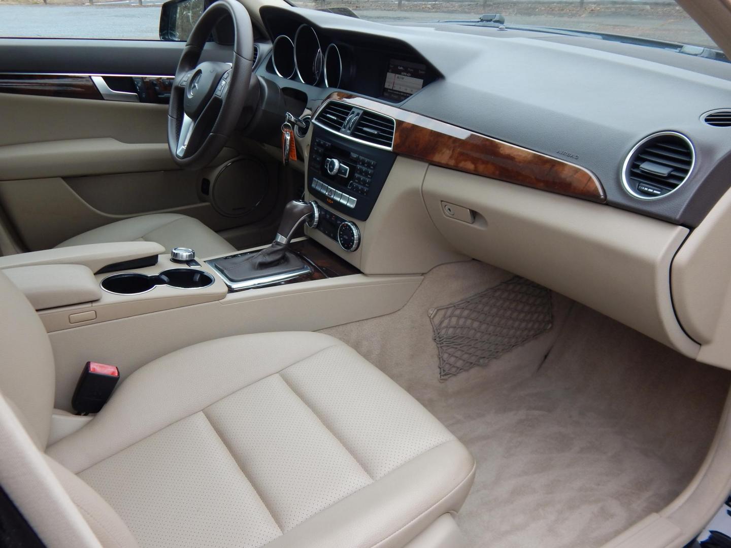 2014 Black /Tan Mercedes-Benz C-Class C300 4MATIC Sport Sedan (WDDGF8AB6EA) with an 3.0L V6 DOHC 24V engine, 7-Speed Automatic transmission, located at 6528 Lower York Road, New Hope, PA, 18938, (215) 862-9555, 40.358707, -74.977882 - Here we have a very nice Mercedes C300 with a V6 putting power to all four wheels via an automatic transmission. Options include: tan leather, wood trim, power seats, sunroof, heated front seats, AM/FM/CD/SIR/BLUETOOTH radio, Harman/Kardon speakers, dual climate controls, automatic headlights, fog l - Photo#18