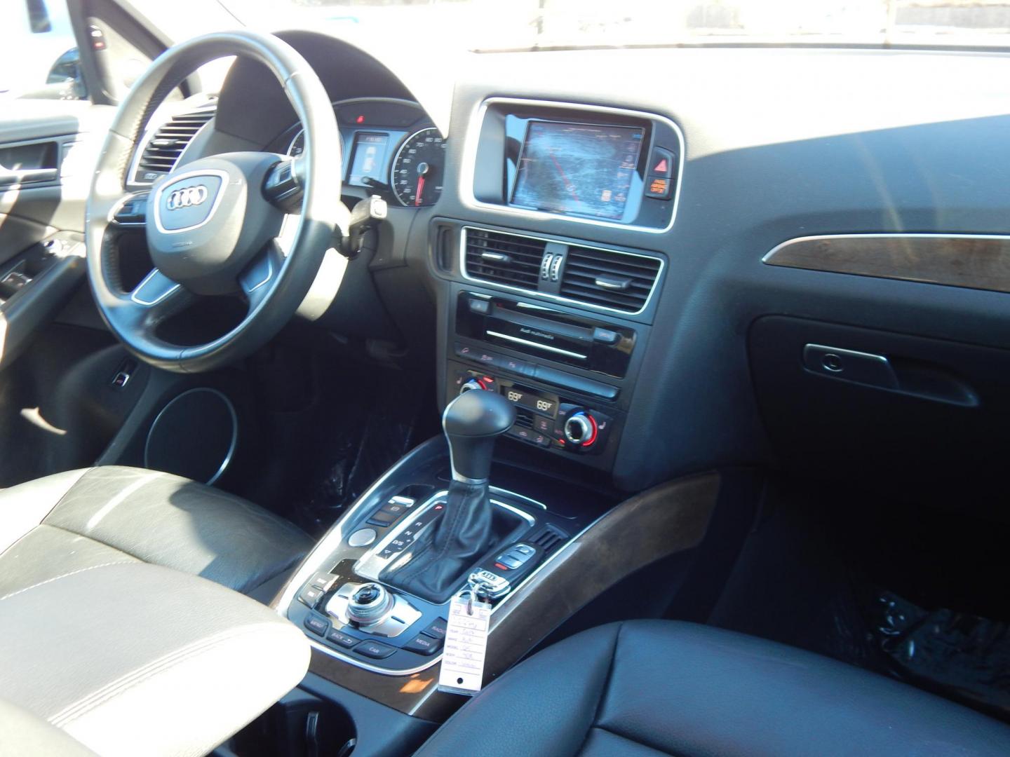 2017 White /Black Audi Q5 2.0T Premium Plus quattro (WA1L2AFP8HA) with an 2.0L L4 DOHC 16V engine, 8A transmission, located at 6528 Lower York Road, New Hope, PA, 18938, (215) 862-9555, 40.358707, -74.977882 - Photo#9