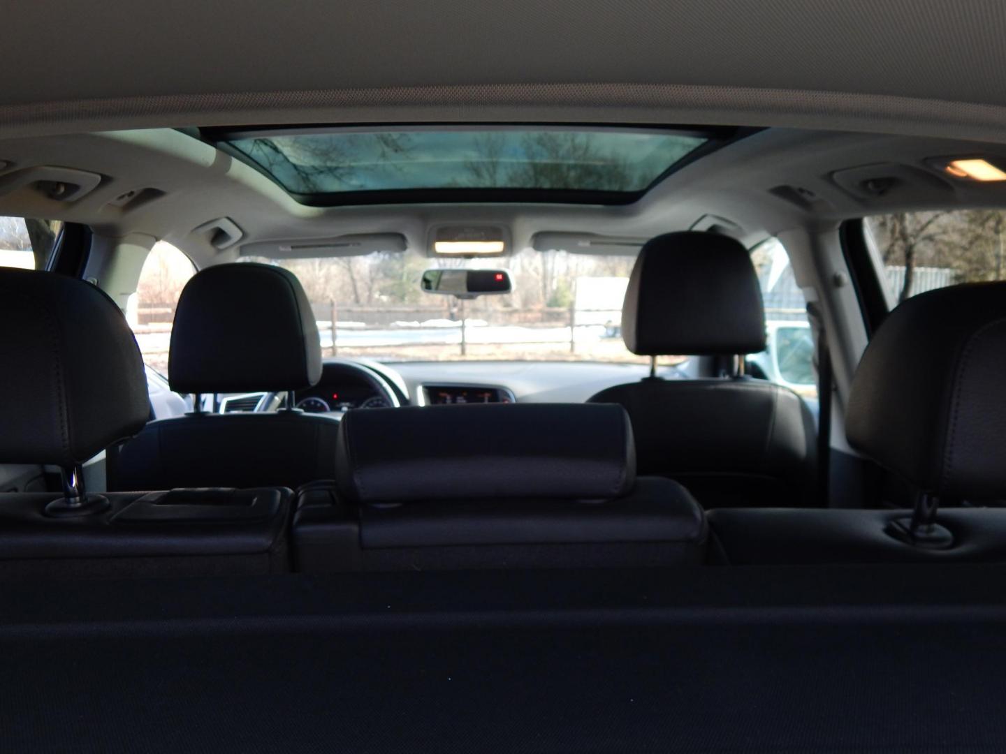 2017 White /Black Audi Q5 2.0T Premium Plus quattro (WA1L2AFP8HA) with an 2.0L L4 DOHC 16V engine, 8A transmission, located at 6528 Lower York Road, New Hope, PA, 18938, (215) 862-9555, 40.358707, -74.977882 - Photo#15