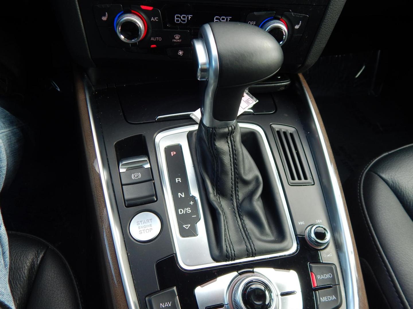 2017 White /Black Audi Q5 2.0T Premium Plus quattro (WA1L2AFP8HA) with an 2.0L L4 DOHC 16V engine, 8A transmission, located at 6528 Lower York Road, New Hope, PA, 18938, (215) 862-9555, 40.358707, -74.977882 - Photo#20