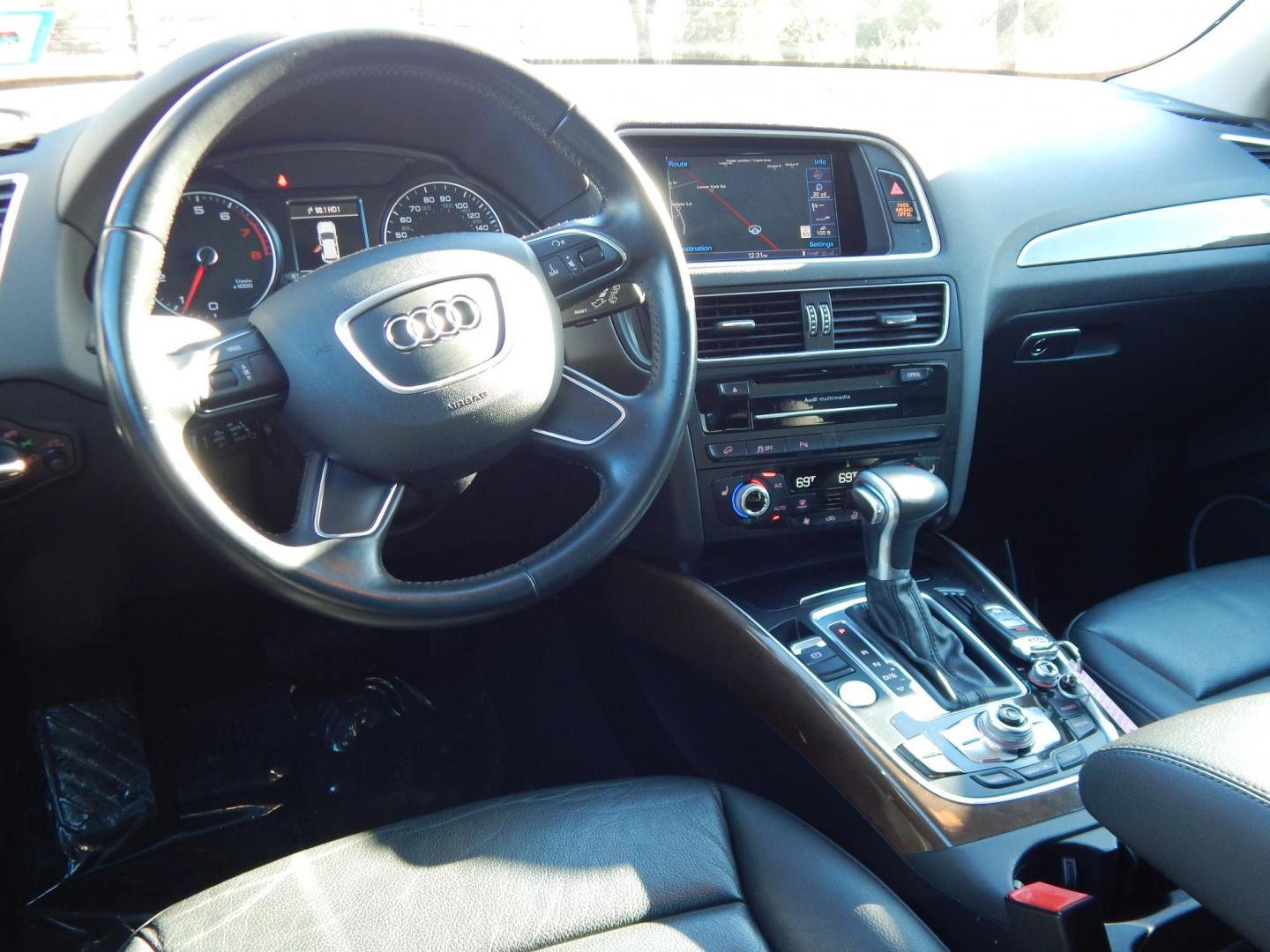 2017 White /Black Audi Q5 2.0T Premium Plus quattro (WA1L2AFP8HA) with an 2.0L L4 DOHC 16V engine, 8A transmission, located at 6528 Lower York Road, New Hope, PA, 18938, (215) 862-9555, 40.358707, -74.977882 - Photo#26