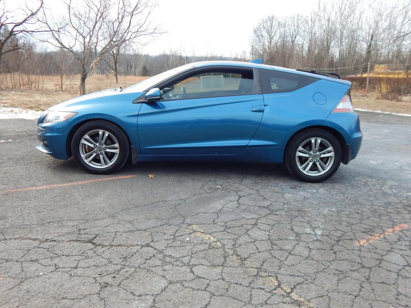 2013 Blue /black Honda CR-Z EX 6M (JHMZF1C60DS) with an 1.5L L4 SOHC 16V HYBRID engine, 6-Speed Manual transmission, located at 6528 Lower York Road, New Hope, PA, 18938, (215) 862-9555, 40.358707, -74.977882 - 2013 Honda CR-Z. EX This hatchback has a 1.5 Liter Hybrid engine with front wheel drive, 6 speed manual transmission. power windows, locks and mirrors, tilt wheel, cruise control, auto dimming mirror, AM/FM/CD/Aux, back up camera, keyless entry with 2 Master keys, front/side air bags, front/rear c - Photo#1