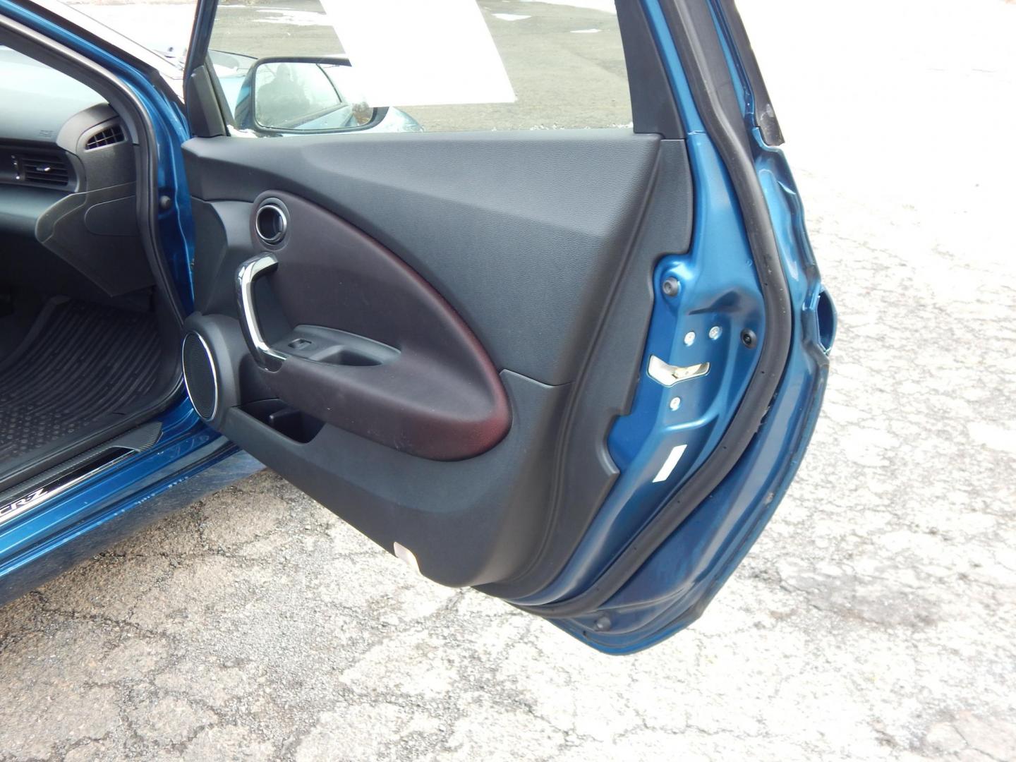 2013 Blue /black Honda CR-Z EX 6M (JHMZF1C60DS) with an 1.5L L4 SOHC 16V HYBRID engine, 6-Speed Manual transmission, located at 6528 Lower York Road, New Hope, PA, 18938, (215) 862-9555, 40.358707, -74.977882 - 2013 Honda CR-Z. EX This hatchback has a 1.5 Liter Hybrid engine with front wheel drive, 6 speed manual transmission. power windows, locks and mirrors, tilt wheel, cruise control, auto dimming mirror, AM/FM/CD/Aux, back up camera, keyless entry with 2 Master keys, front/side air bags, front/rear c - Photo#11