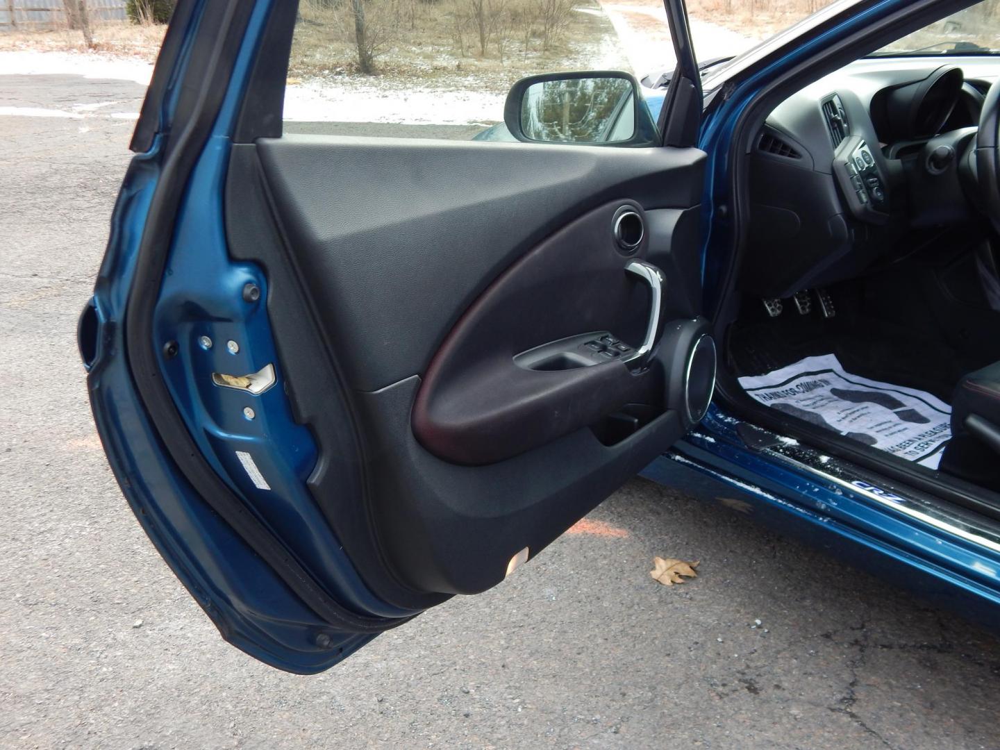 2013 Blue /black Honda CR-Z EX 6M (JHMZF1C60DS) with an 1.5L L4 SOHC 16V HYBRID engine, 6-Speed Manual transmission, located at 6528 Lower York Road, New Hope, PA, 18938, (215) 862-9555, 40.358707, -74.977882 - 2013 Honda CR-Z. EX This hatchback has a 1.5 Liter Hybrid engine with front wheel drive, 6 speed manual transmission. power windows, locks and mirrors, tilt wheel, cruise control, auto dimming mirror, AM/FM/CD/Aux, back up camera, keyless entry with 2 Master keys, front/side air bags, front/rear c - Photo#9