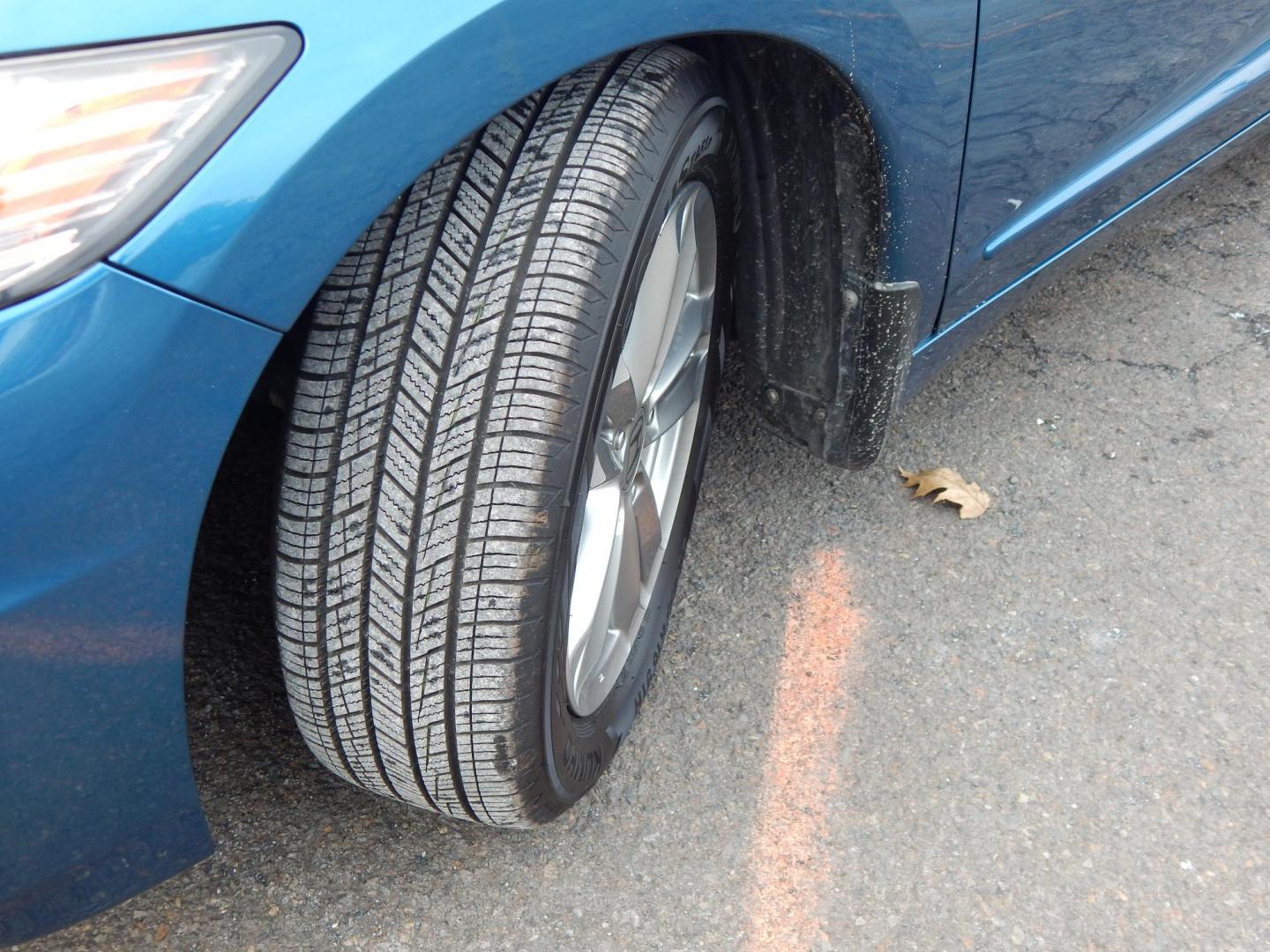 2013 Blue /black Honda CR-Z EX 6M (JHMZF1C60DS) with an 1.5L L4 SOHC 16V HYBRID engine, 6-Speed Manual transmission, located at 6528 Lower York Road, New Hope, PA, 18938, (215) 862-9555, 40.358707, -74.977882 - 2013 Honda CR-Z. EX This hatchback has a 1.5 Liter Hybrid engine with front wheel drive, 6 speed manual transmission. power windows, locks and mirrors, tilt wheel, cruise control, auto dimming mirror, AM/FM/CD/Aux, back up camera, keyless entry with 2 Master keys, front/side air bags, front/rear c - Photo#14