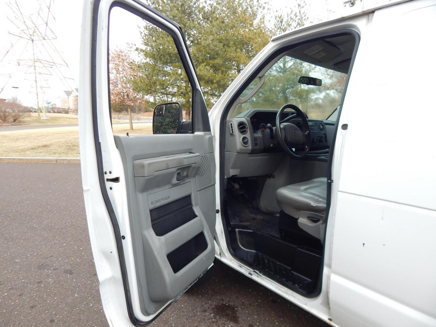 2014 White /Gray Ford E-Series Van E-250 (1FTNE2ELXED) with an 5.4L V8 SOHC 16V FFV engine, 4-Speed Automatic transmission, located at 6528 Lower York Road, New Hope, PA, 18938, (215) 862-9555, 40.358707, -74.977882 - Here we have a ONE OWNER, well taken care of Ford E250 work van with a 5.4L V8 putting power to the rear wheels via an automatic transmission. Options include: gray leather seats, manual moving seats, heat, A/C, AM/FM radio, Front windshield defroster, tilt steering wheel, power windows/locks/mirror - Photo#9