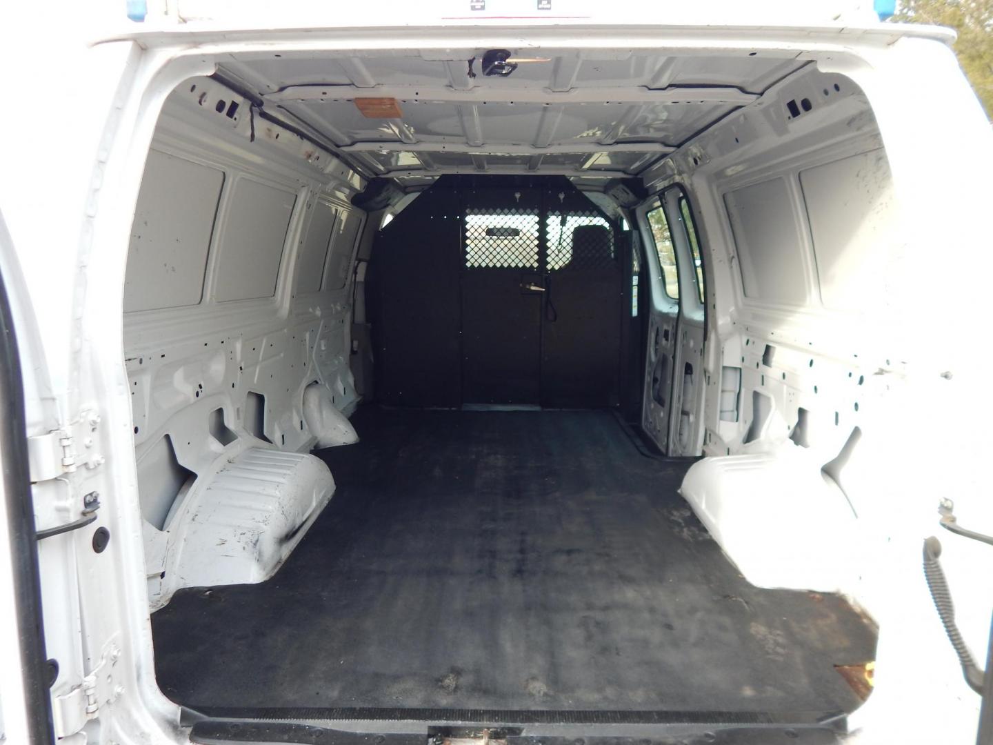 2014 White /Gray Ford E-Series Van E-250 (1FTNE2ELXED) with an 5.4L V8 SOHC 16V FFV engine, 4-Speed Automatic transmission, located at 6528 Lower York Road, New Hope, PA, 18938, (215) 862-9555, 40.358707, -74.977882 - Here we have a ONE OWNER, well taken care of Ford E250 work van with a 5.4L V8 putting power to the rear wheels via an automatic transmission. Options include: gray leather seats, manual moving seats, heat, A/C, AM/FM radio, Front windshield defroster, tilt steering wheel, power windows/locks/mirror - Photo#12