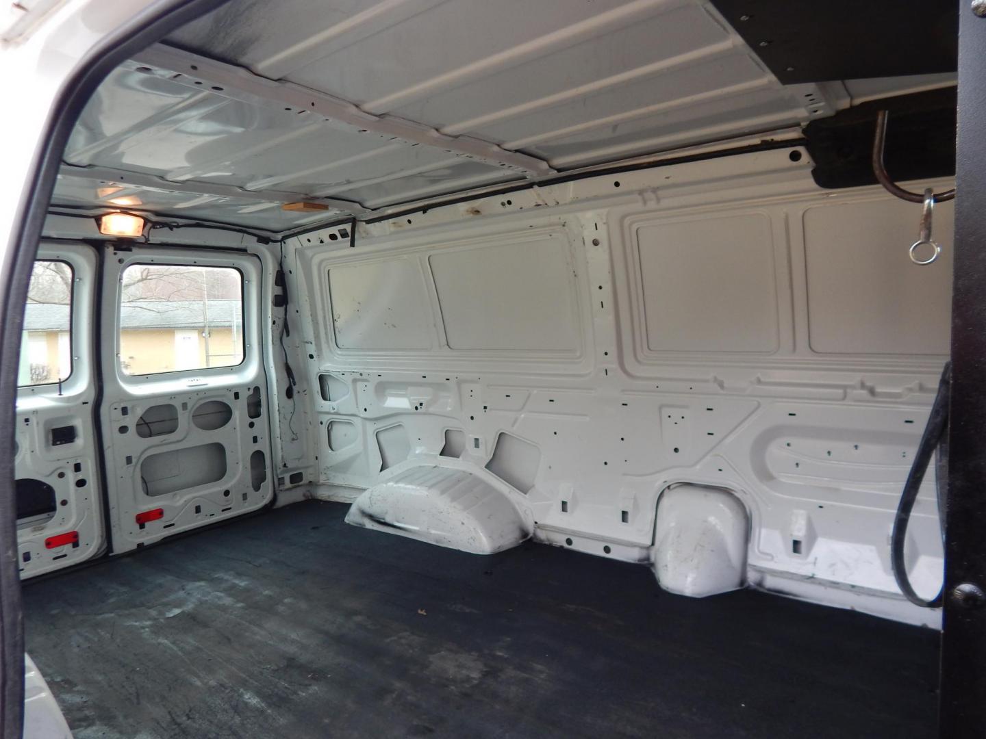 2014 White /Gray Ford E-Series Van E-250 (1FTNE2ELXED) with an 5.4L V8 SOHC 16V FFV engine, 4-Speed Automatic transmission, located at 6528 Lower York Road, New Hope, PA, 18938, (215) 862-9555, 40.358707, -74.977882 - Here we have a ONE OWNER, well taken care of Ford E250 work van with a 5.4L V8 putting power to the rear wheels via an automatic transmission. Options include: gray leather seats, manual moving seats, heat, A/C, AM/FM radio, Front windshield defroster, tilt steering wheel, power windows/locks/mirror - Photo#16