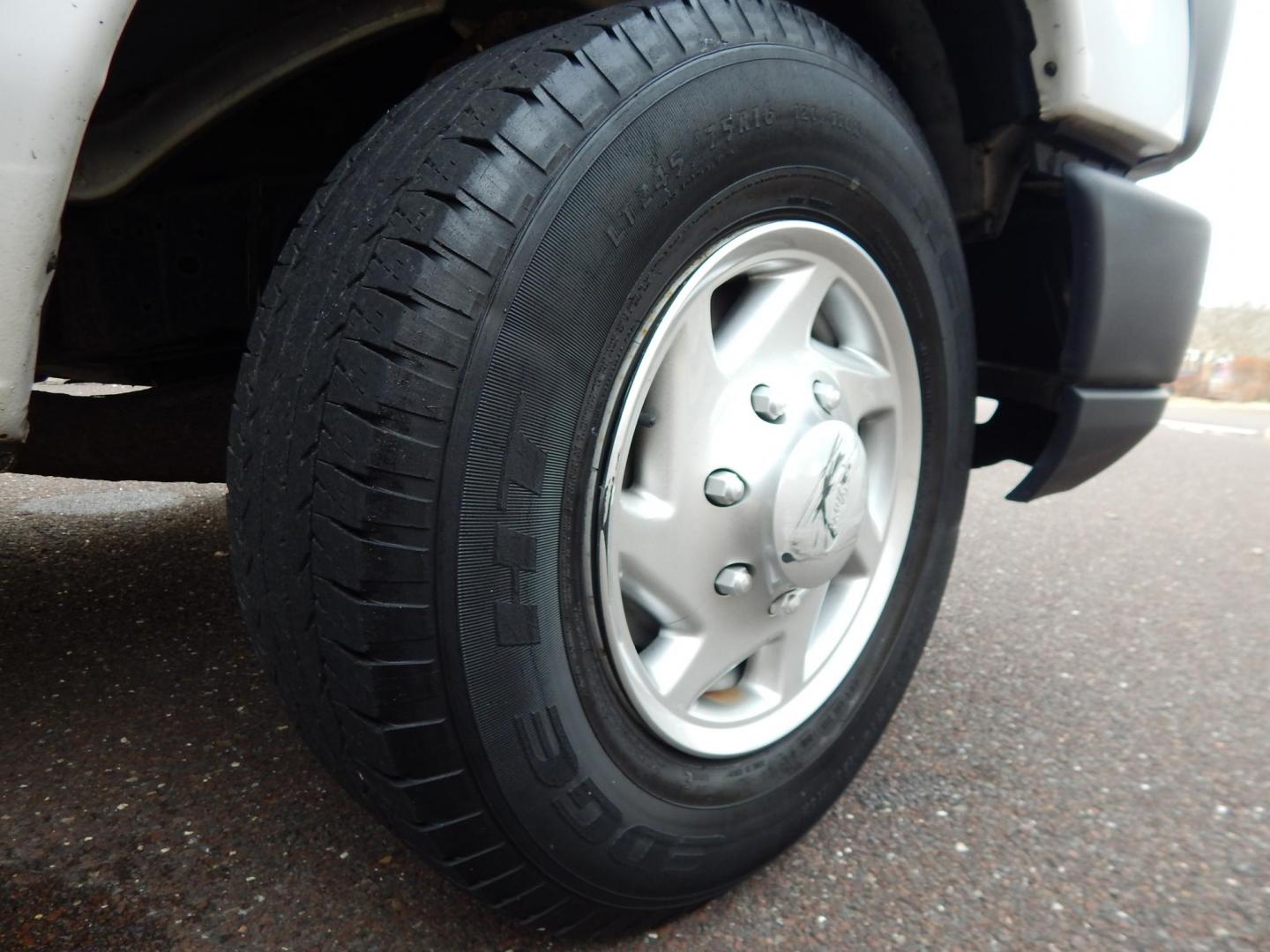 2014 White /Gray Ford E-Series Van E-250 (1FTNE2ELXED) with an 5.4L V8 SOHC 16V FFV engine, 4-Speed Automatic transmission, located at 6528 Lower York Road, New Hope, PA, 18938, (215) 862-9555, 40.358707, -74.977882 - Here we have a ONE OWNER, well taken care of Ford E250 work van with a 5.4L V8 putting power to the rear wheels via an automatic transmission. Options include: gray leather seats, manual moving seats, heat, A/C, AM/FM radio, Front windshield defroster, tilt steering wheel, power windows/locks/mirror - Photo#23